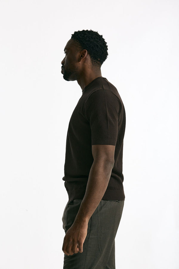 T-shirt micro operata in cotone marrone uomo Hosio