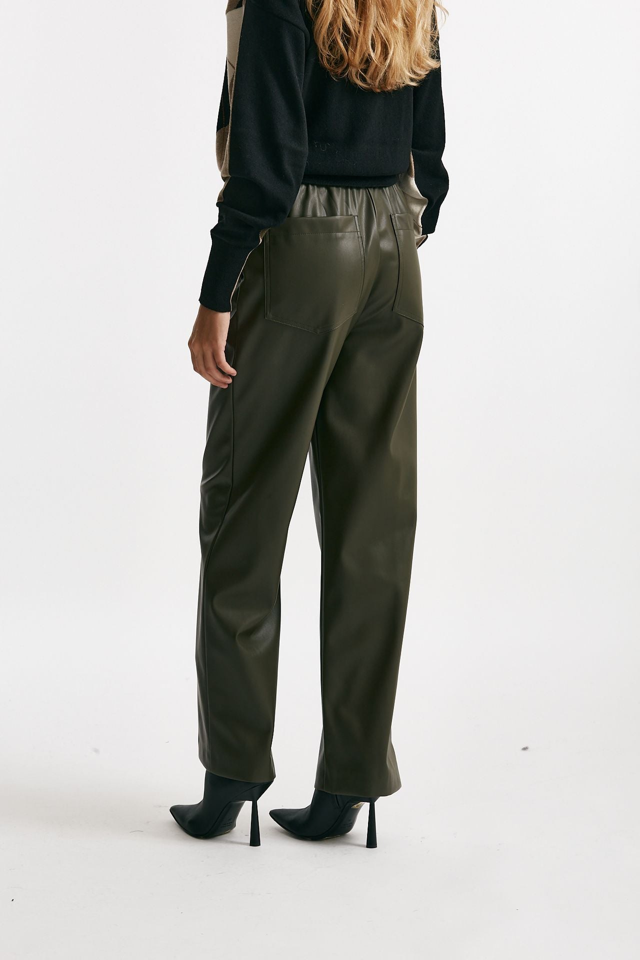 pantalone dritto eco pelle verde oliva donna Nude - 3