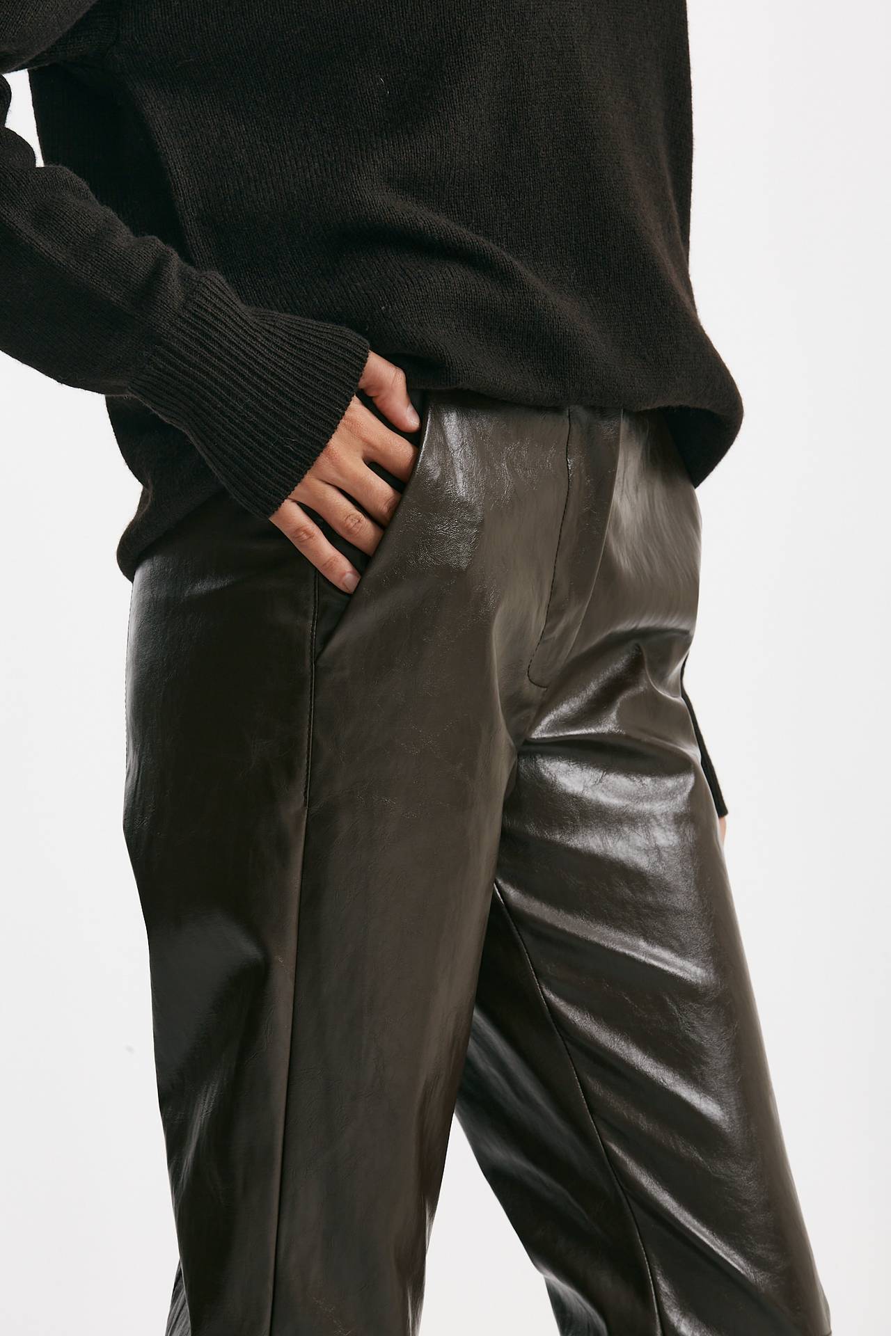 pantalone dritto in eco pelle cioccolato vita alta donna Federica tosi - 5