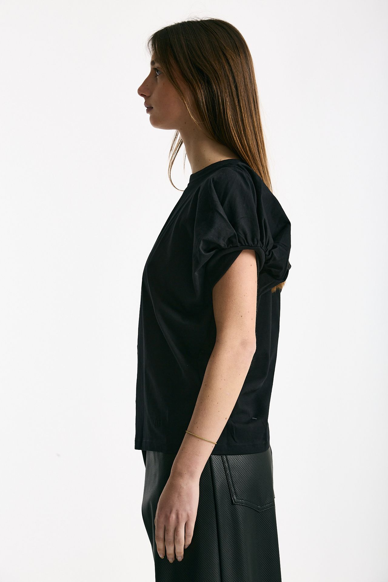 T-shirt girocollo maniche a sbuffo nero donna Nude - 2