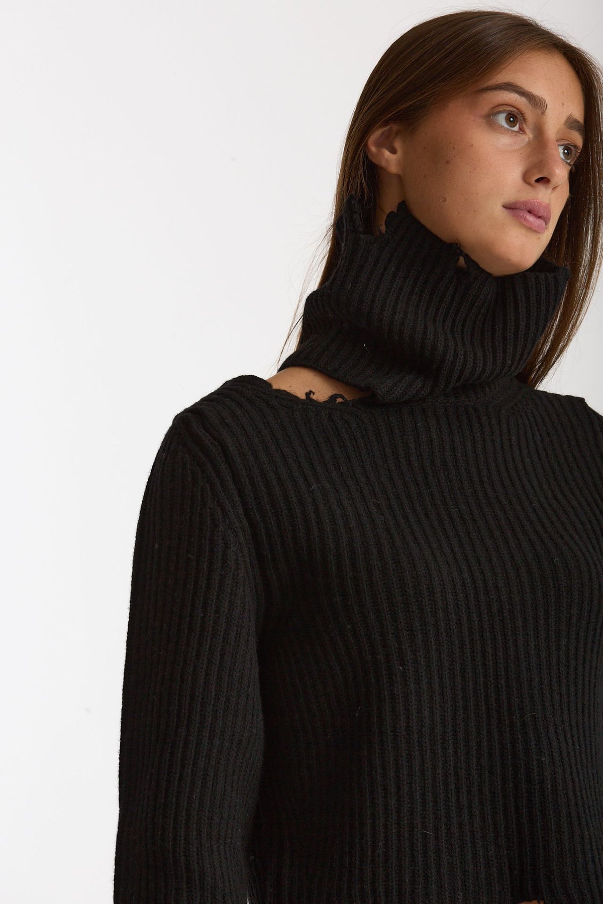 Maglia destroyed collo alto nero donna Haikure - 6