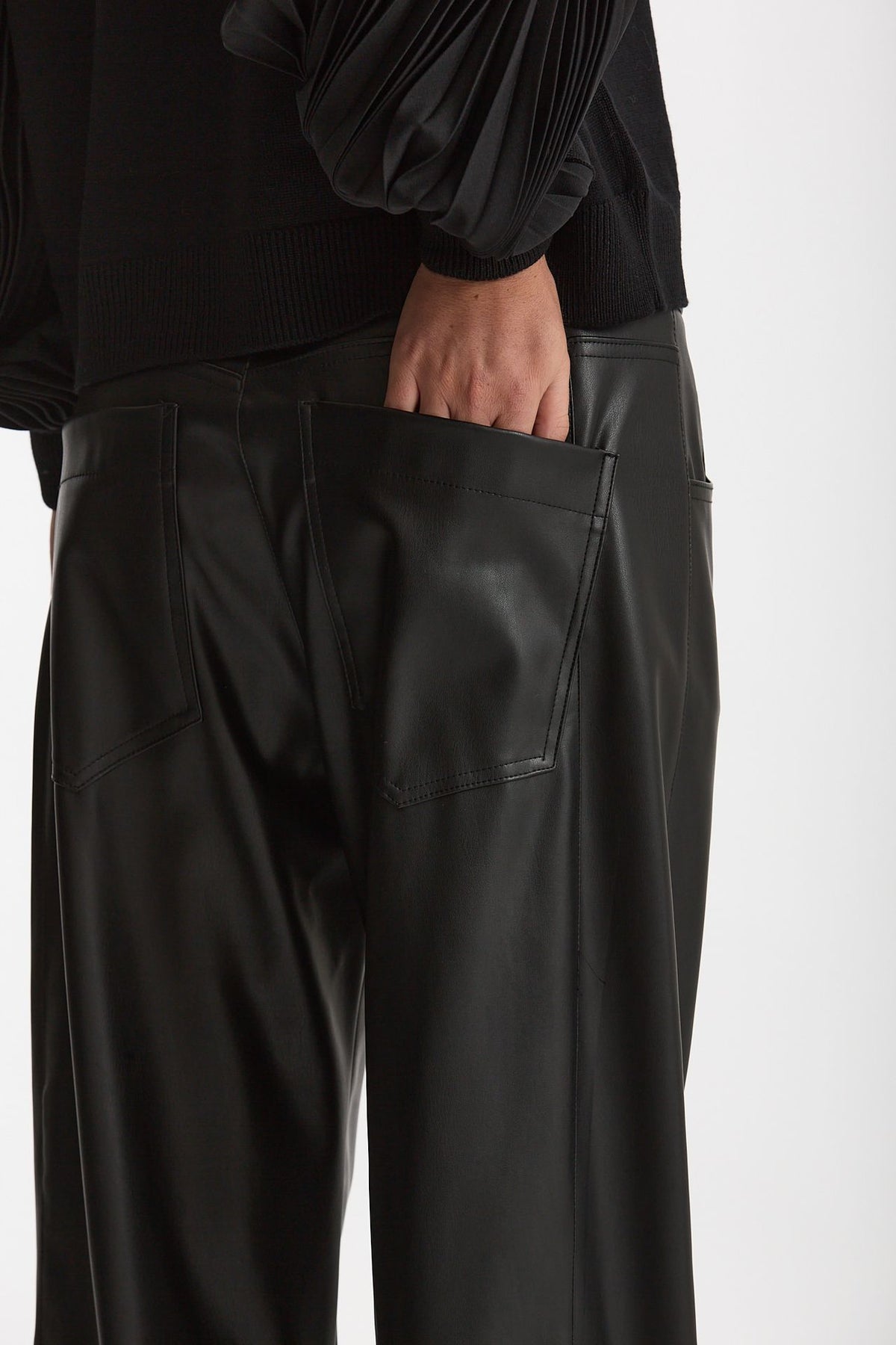 Pantalone wide leg ecopelle nero donna Nude - 6
