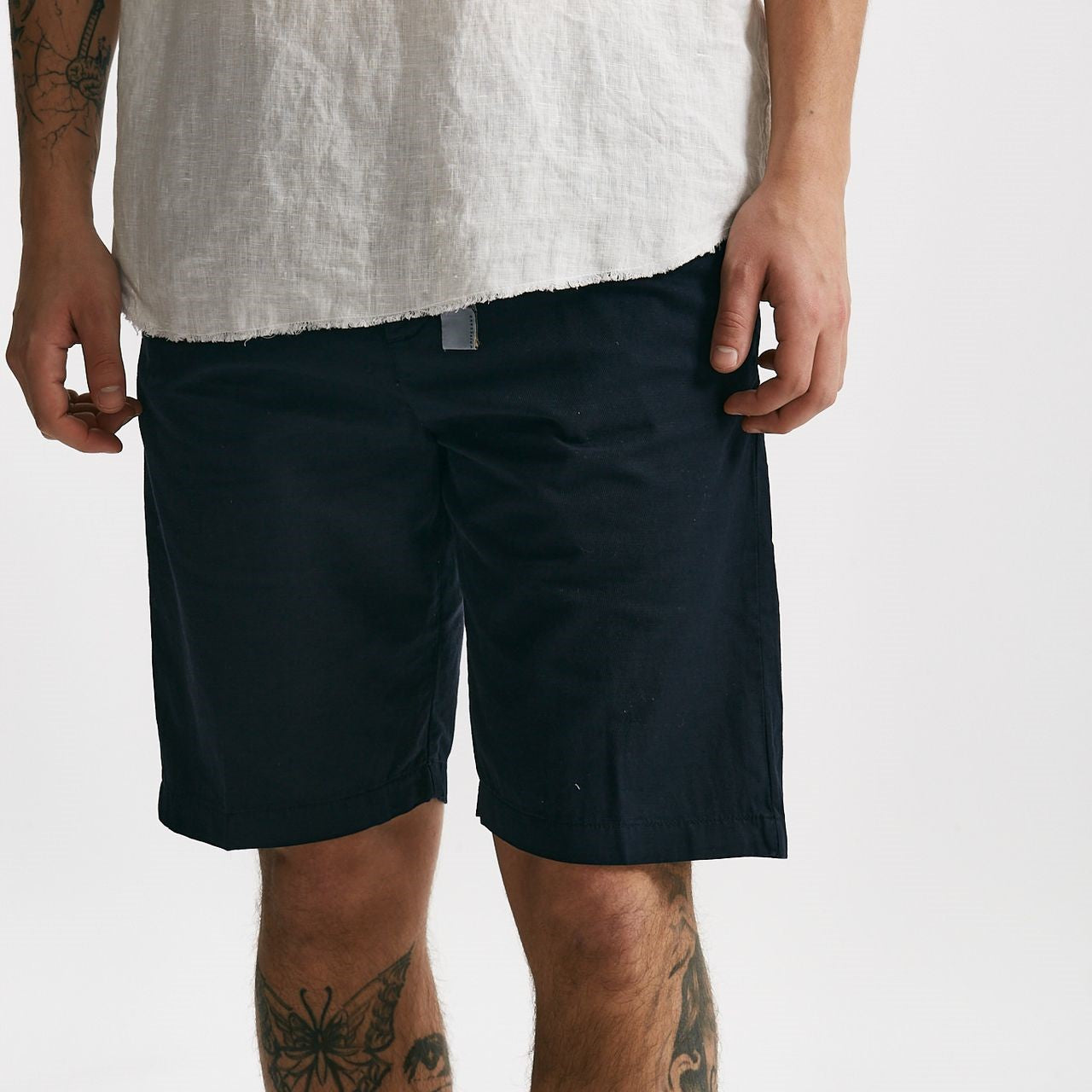 bermuda in cotone e lino stretch blu uomo White sand - 8