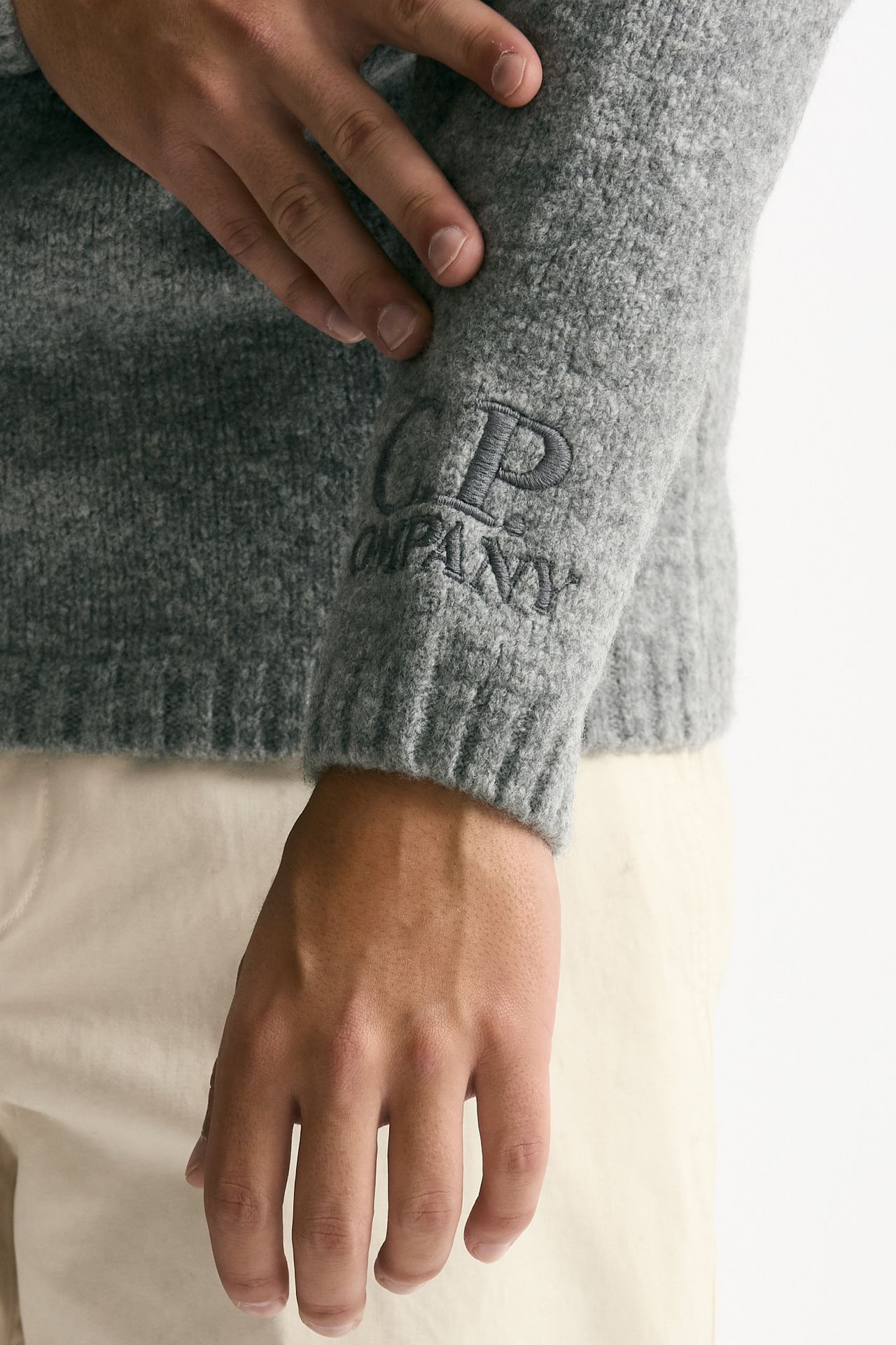 Dolcevita in lana e poliammide stretch bouclè grigio uomo C.p. company - 6