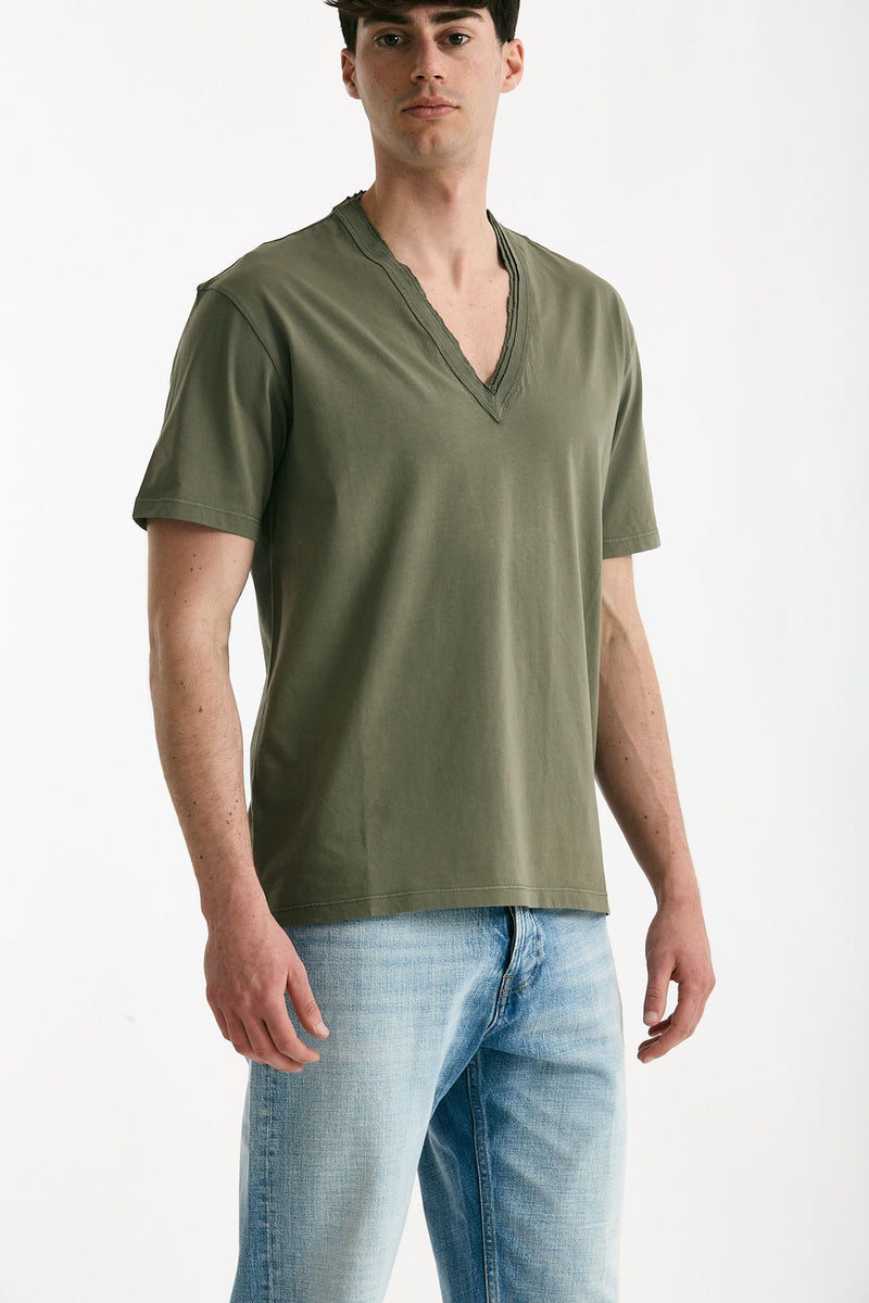 T-shirt Scollo a V verde militare uomo Grifoni - 3