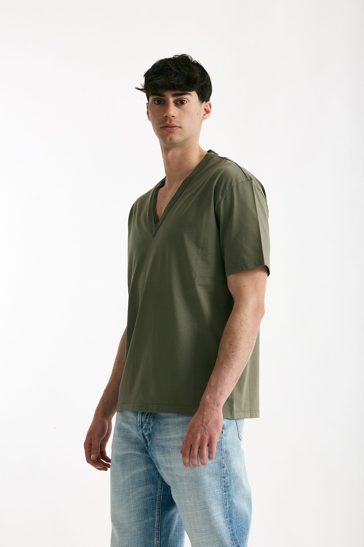 T-shirt Scollo a V verde militare uomo Grifoni - 1