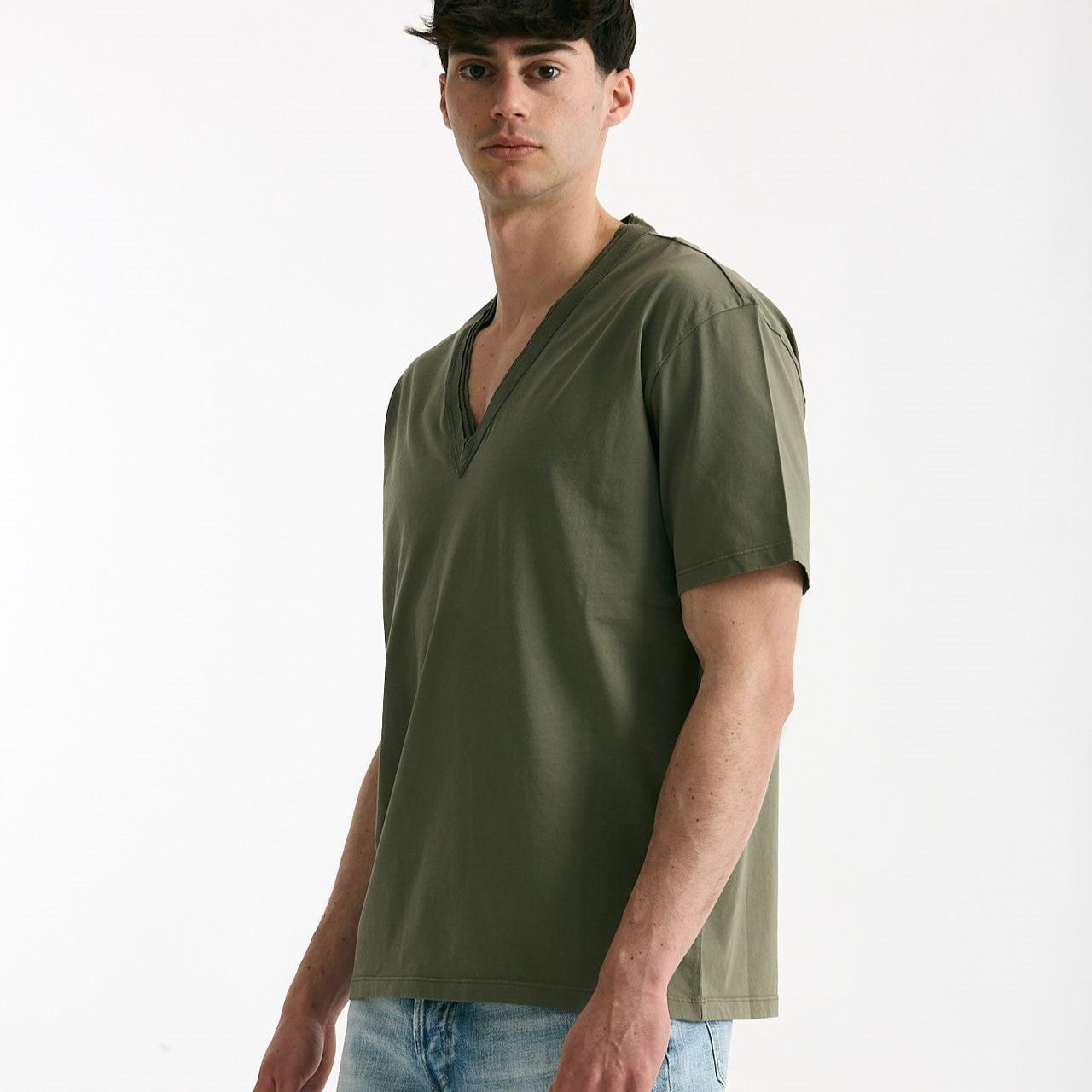 T-shirt Scollo a V verde militare uomo Grifoni - 6