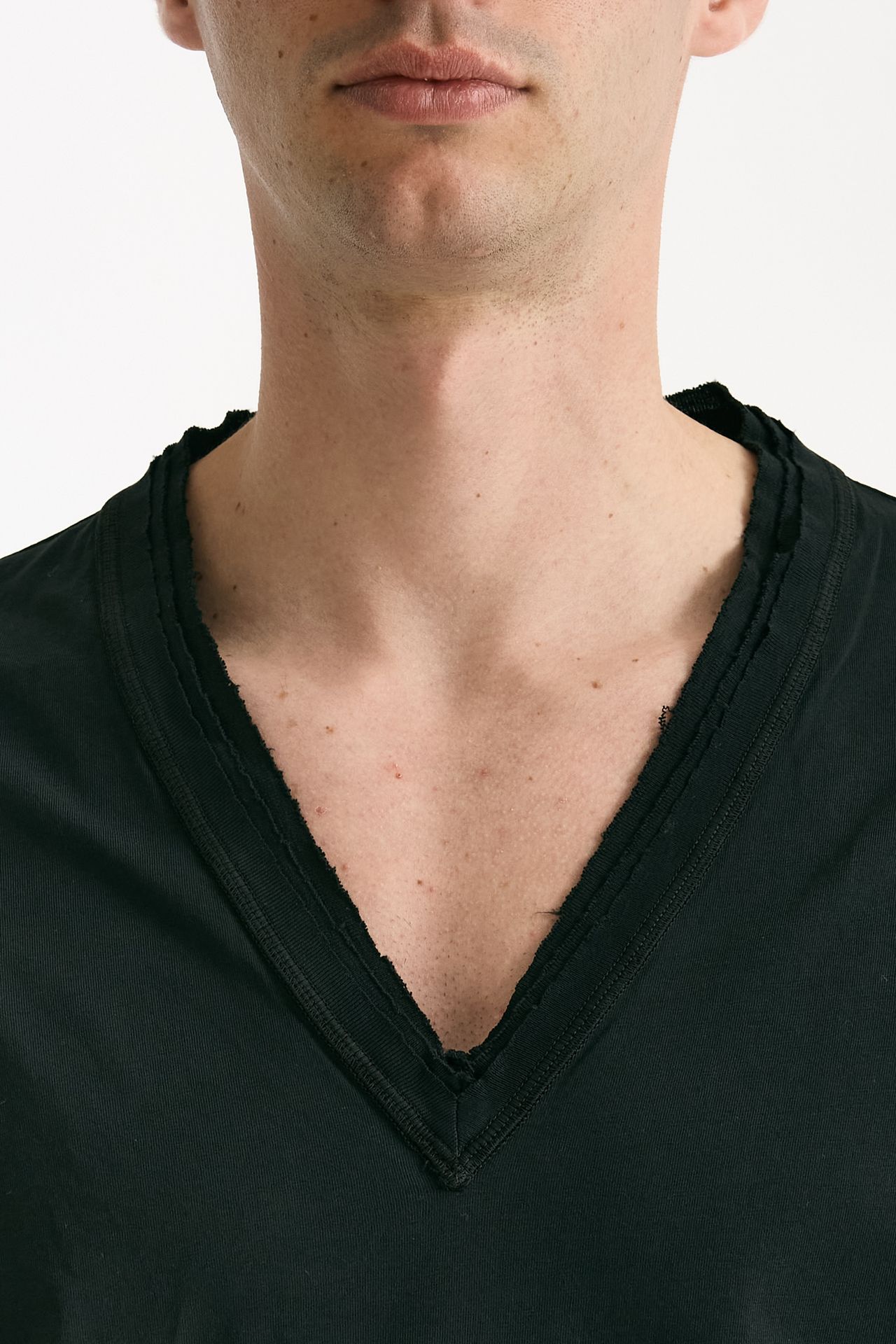 T-shirt Scollo a V nero uomo Grifoni - 5