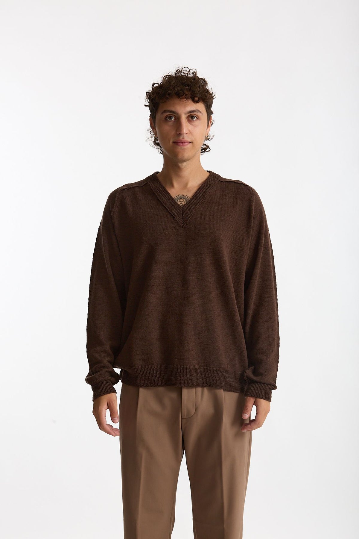 Maglia in lana marrone Scollo a V uomo Atomo factory - 1