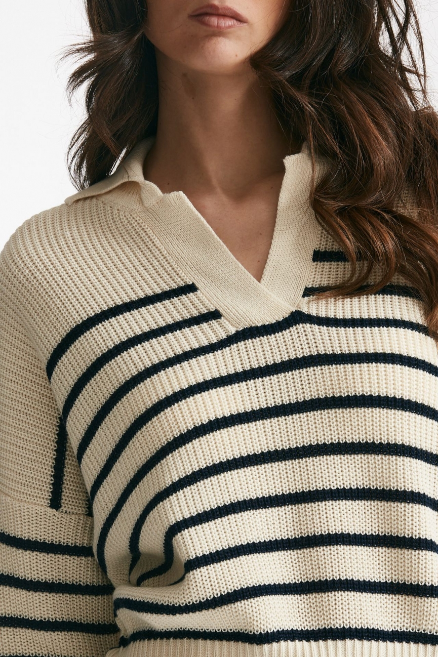 Maglia lavorata in cotone rigata panna e blu