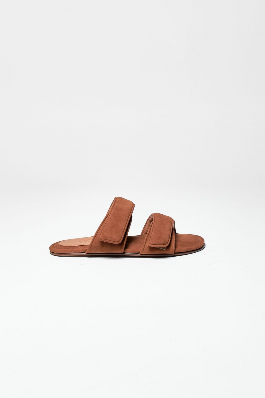 Sandalo piatto JULIANNE in suede tabacco