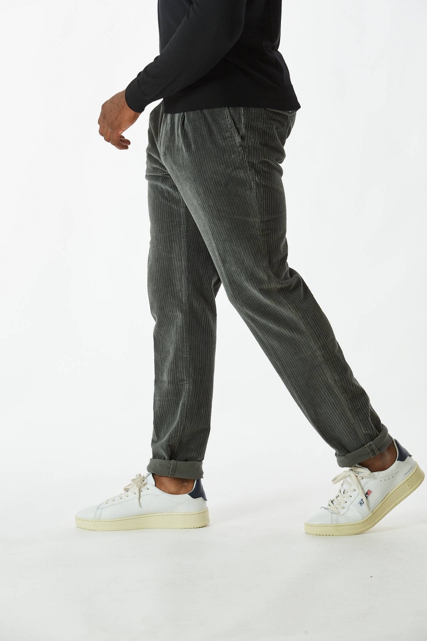 Pantalone in velluto stretch grigio