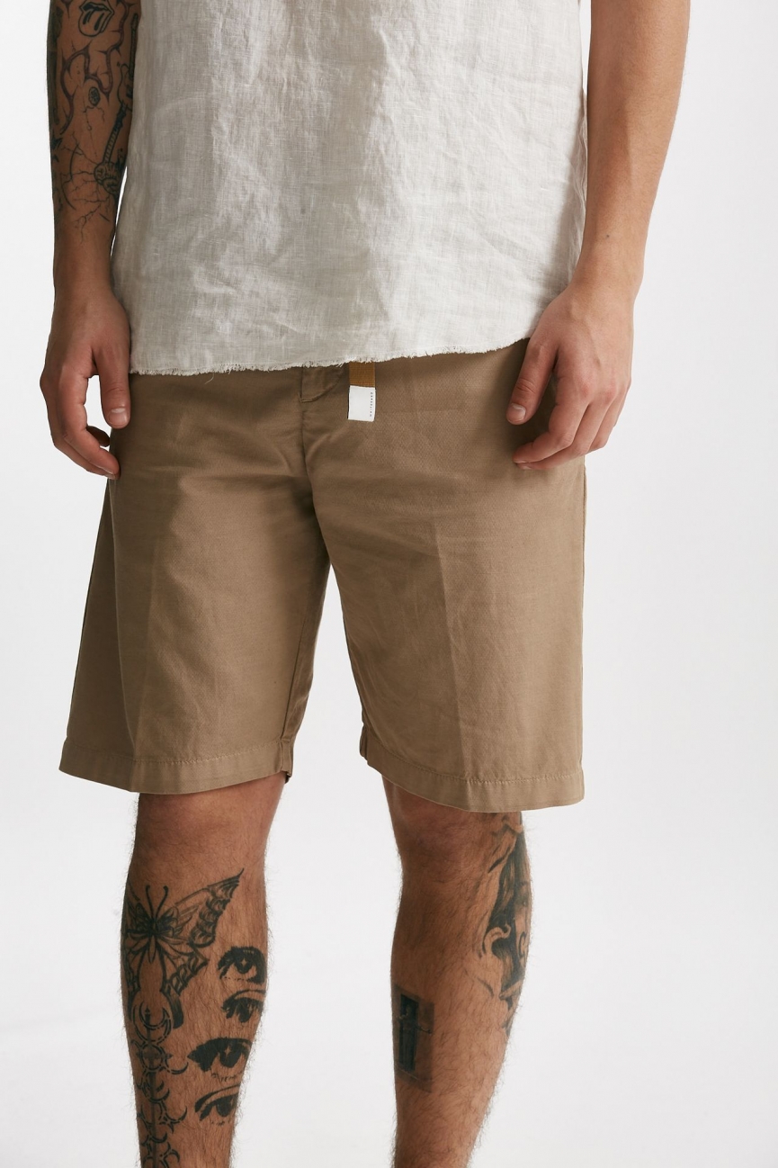 Bermuda in cotone e lino stretch beige