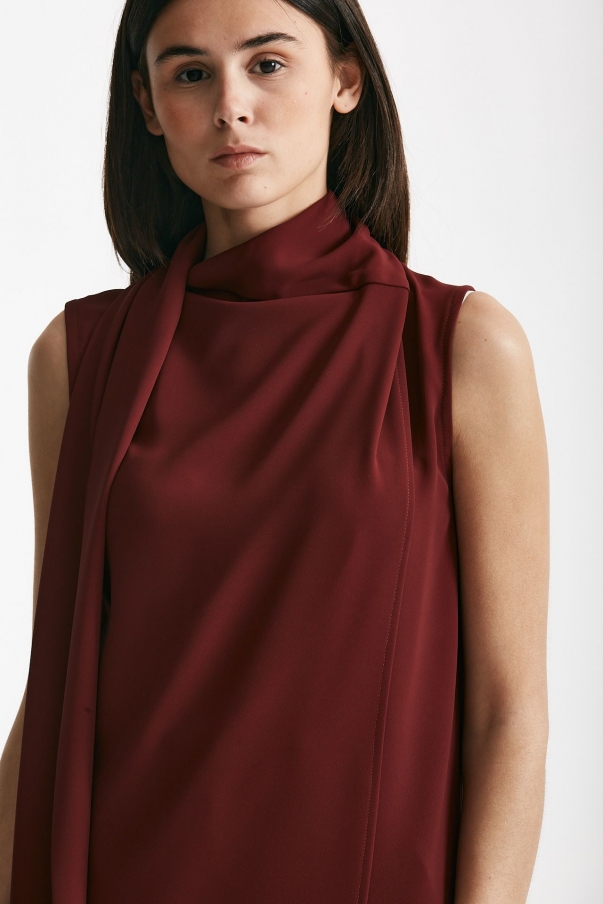 Top con sciarpa bordeaux