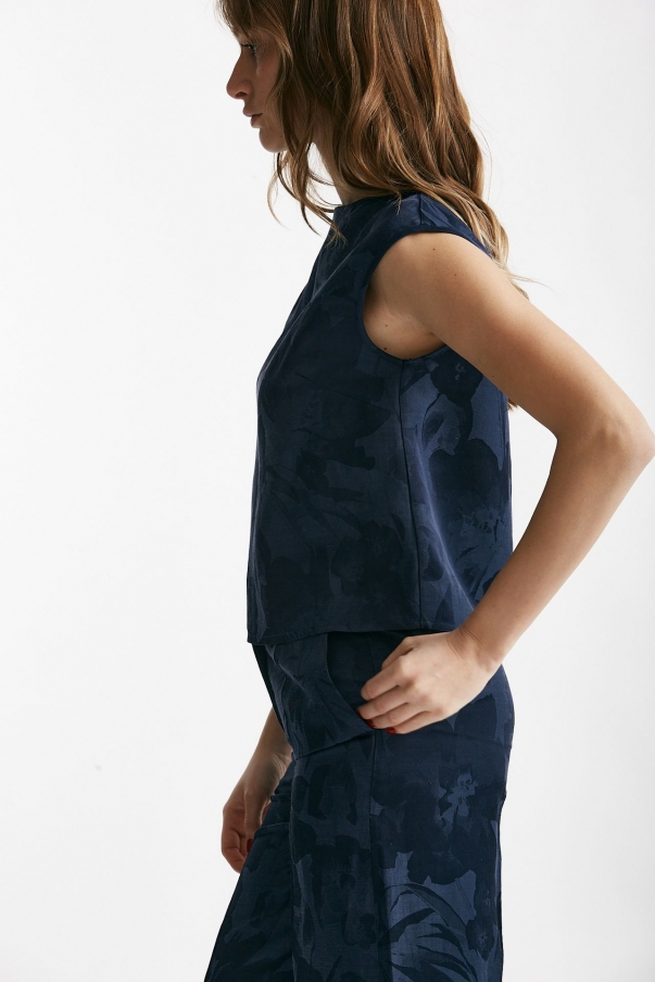 Top in fantasia fiorata blu 
