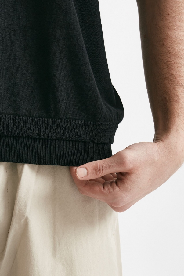 T-shirt in cotone nero destroyed