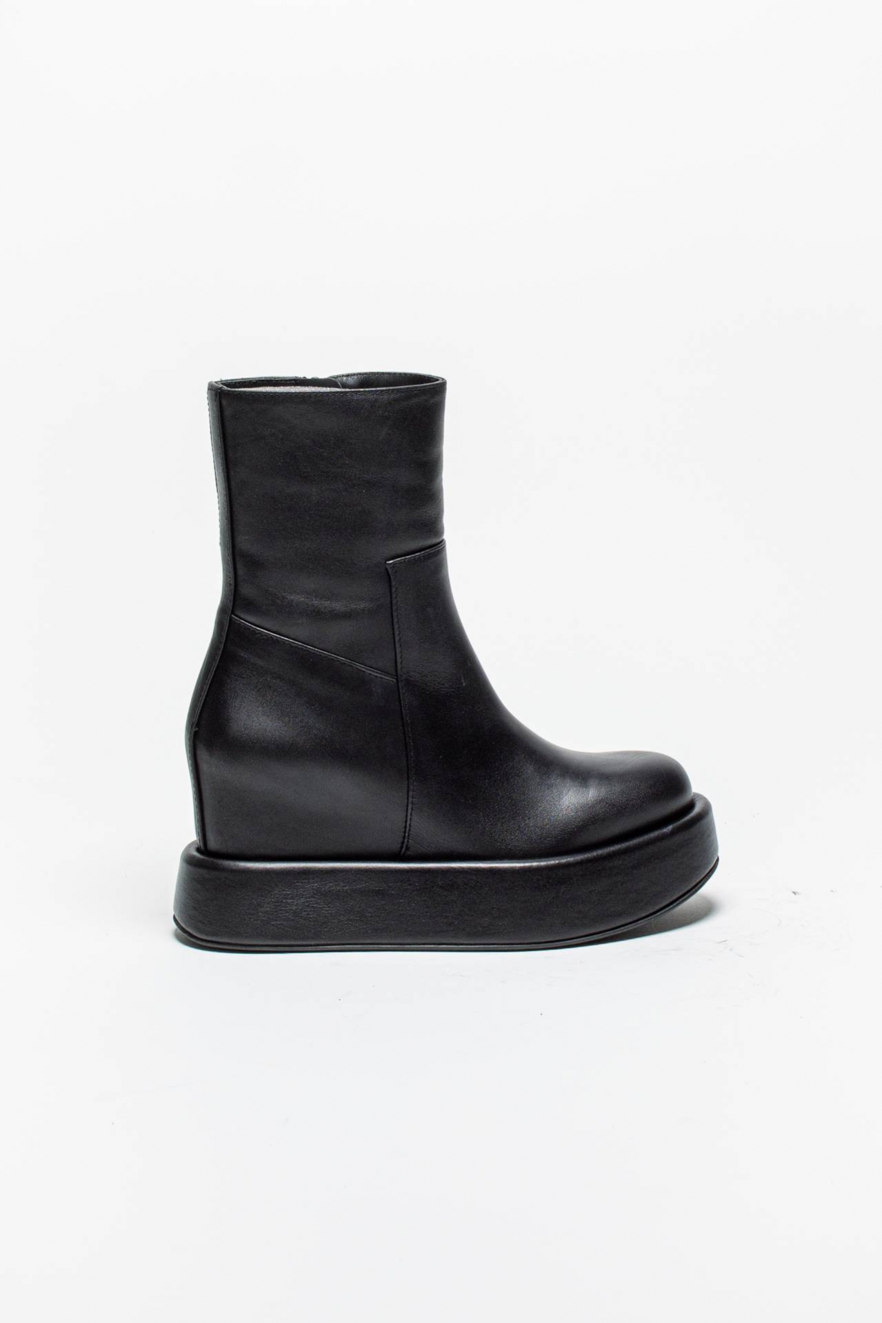 FRIDA ankle boots in leather