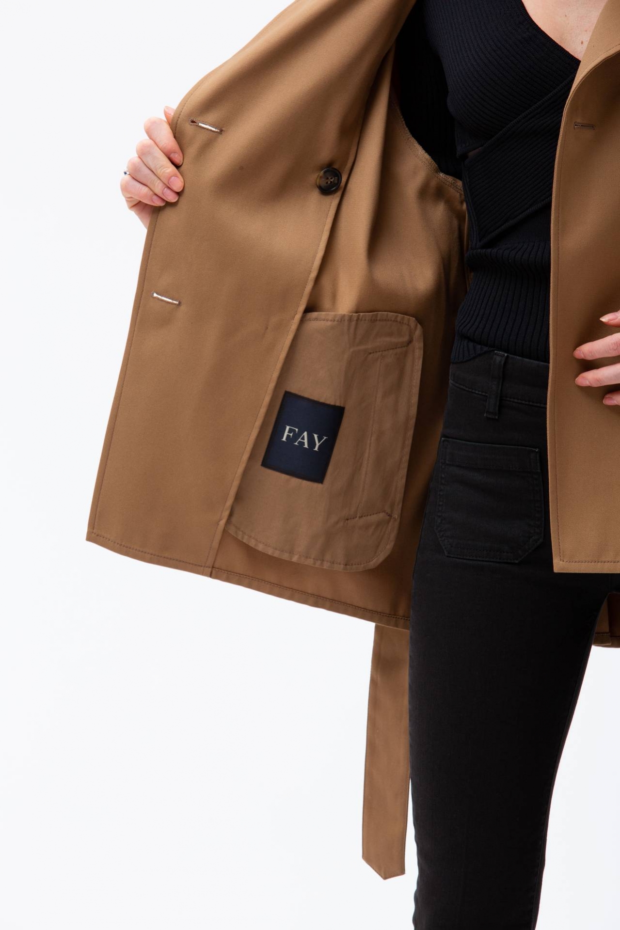 Trench corto