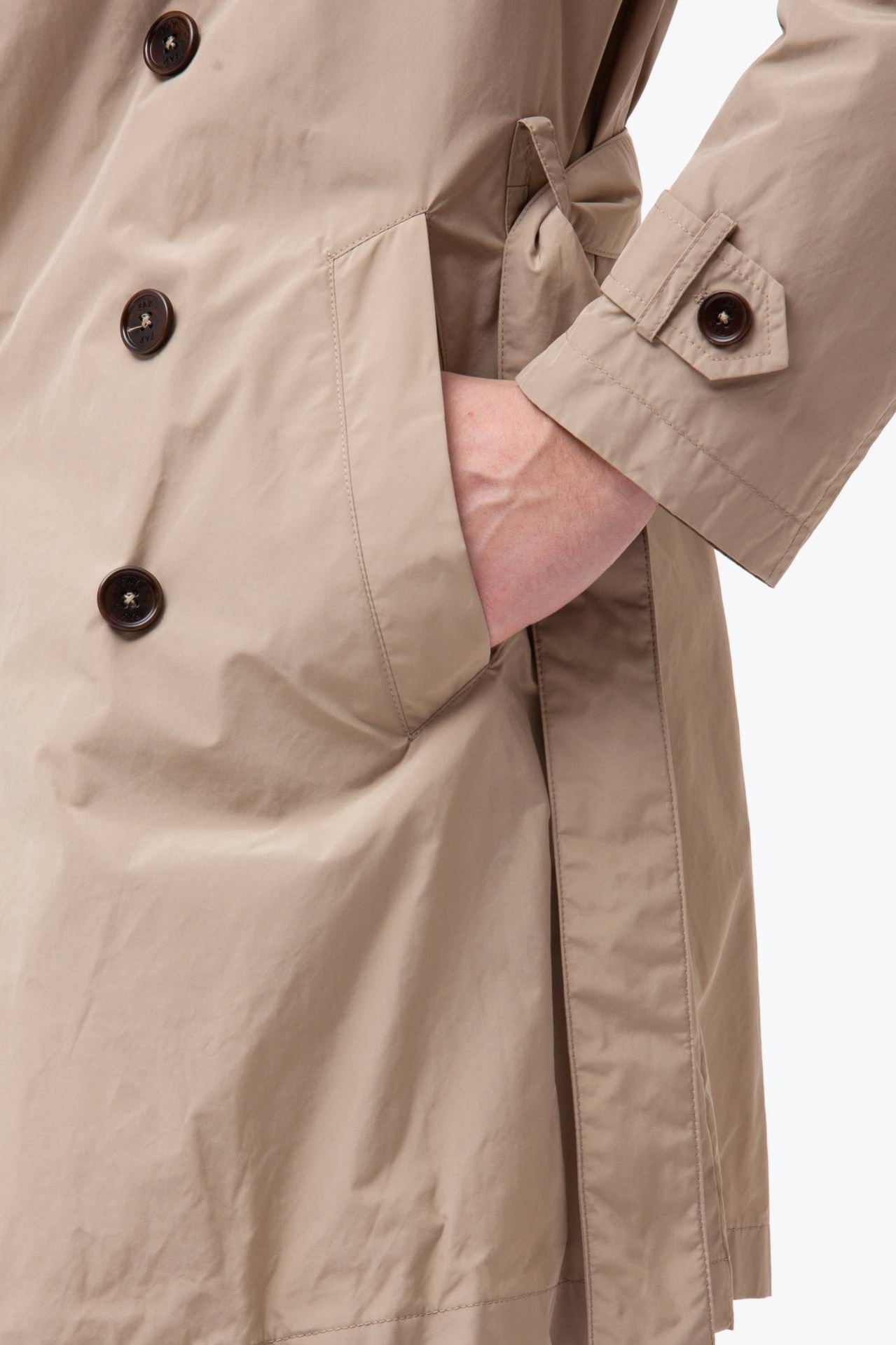 Trench in nylon