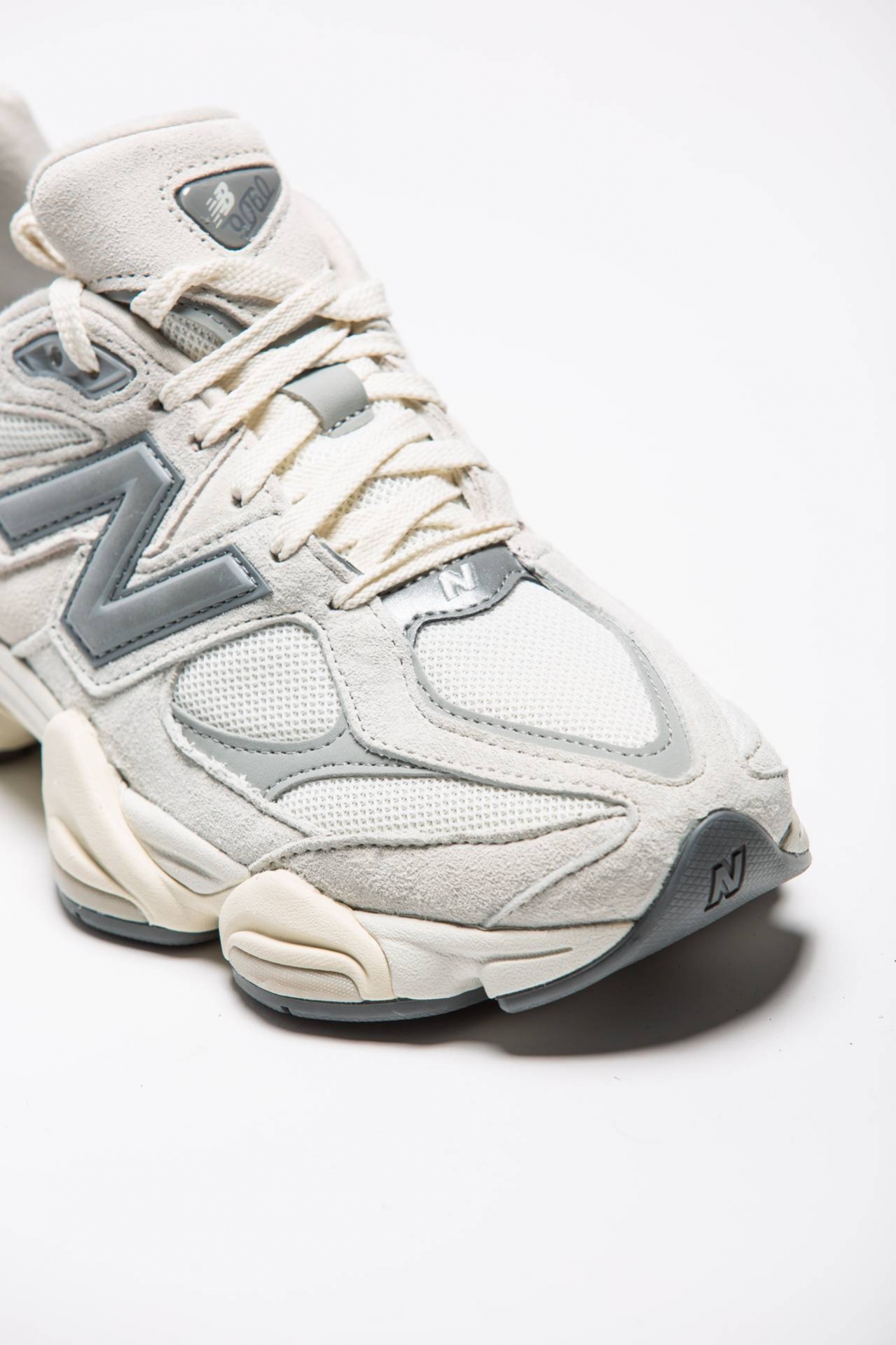Sneakers U9060 ECA