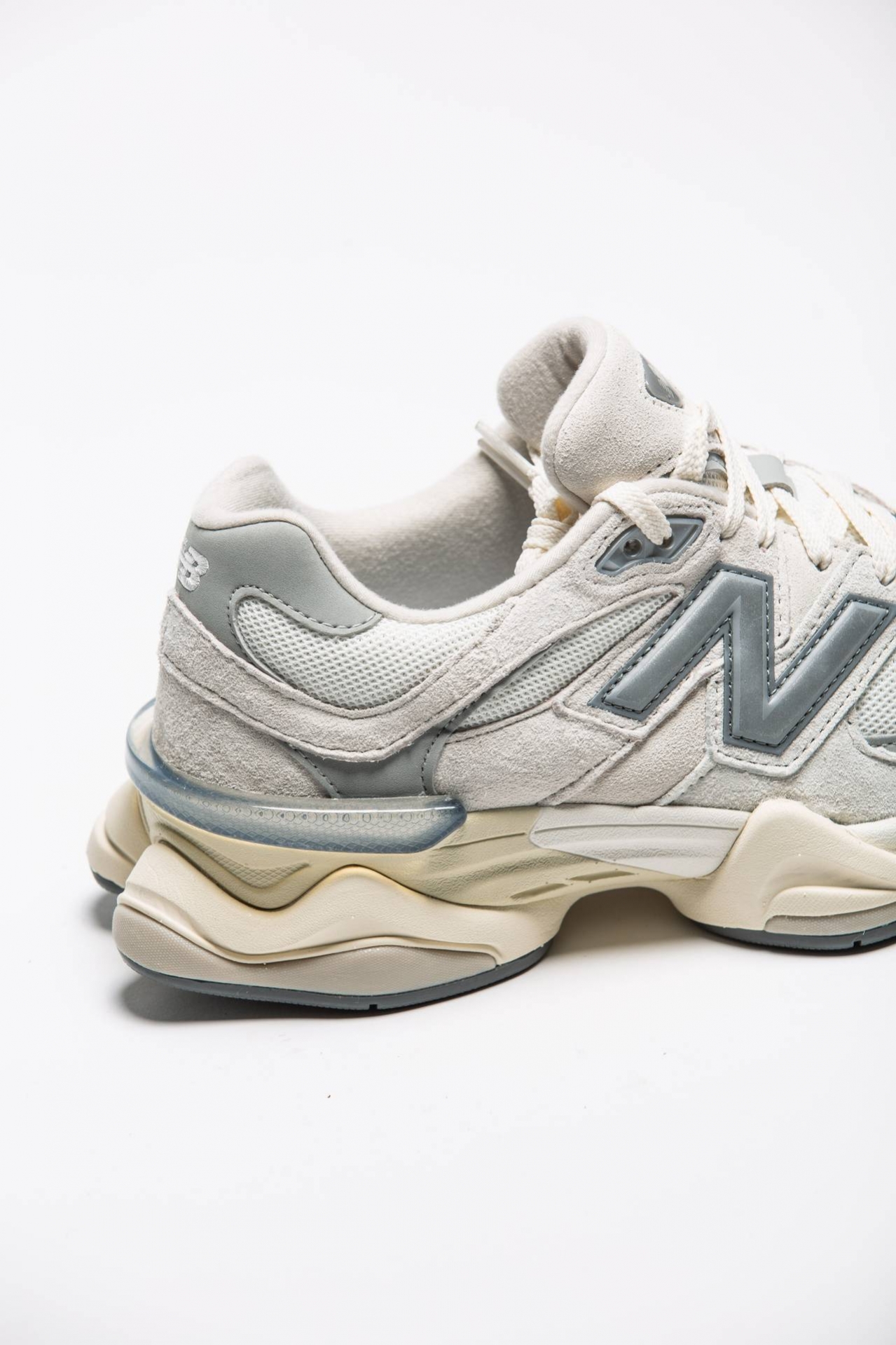 Sneakers U9060 ECA