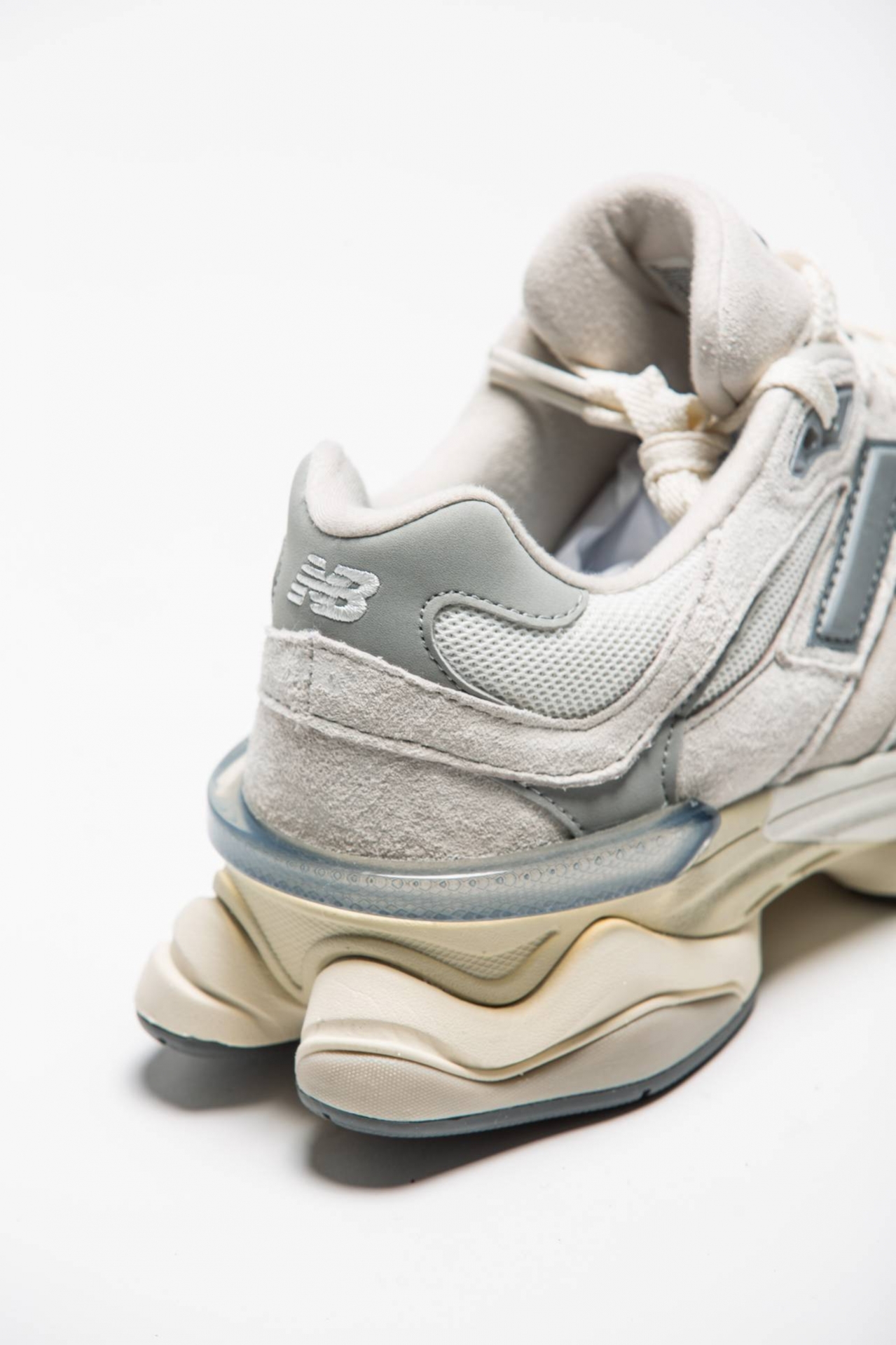 Sneakers U9060 ECA