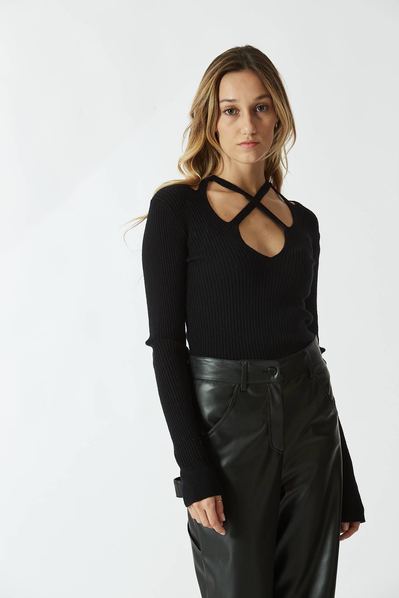 Maglia scollata online