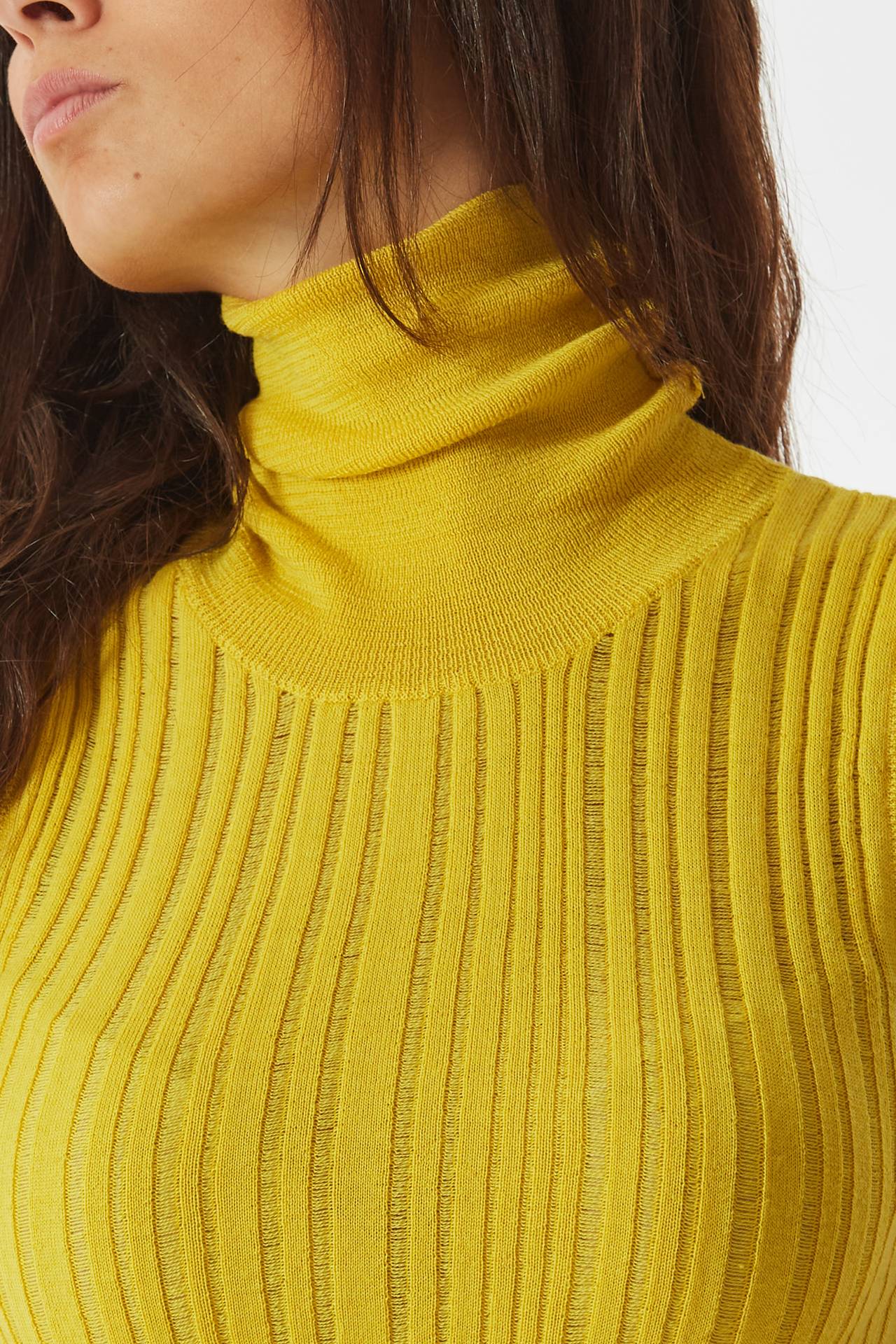 Maglia smanicata dolcevita giallo