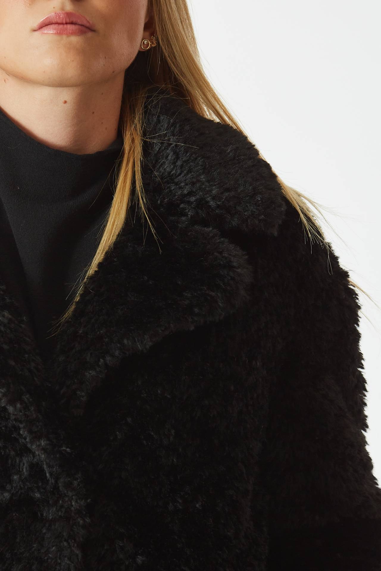 Cappotto ecopelliccia nero