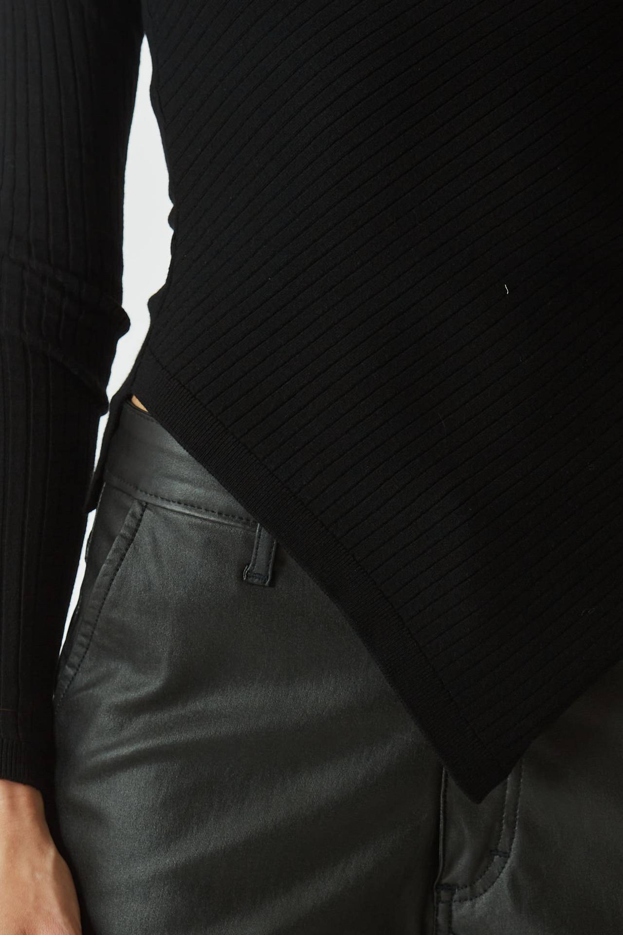 Maglia asimmetrica nera