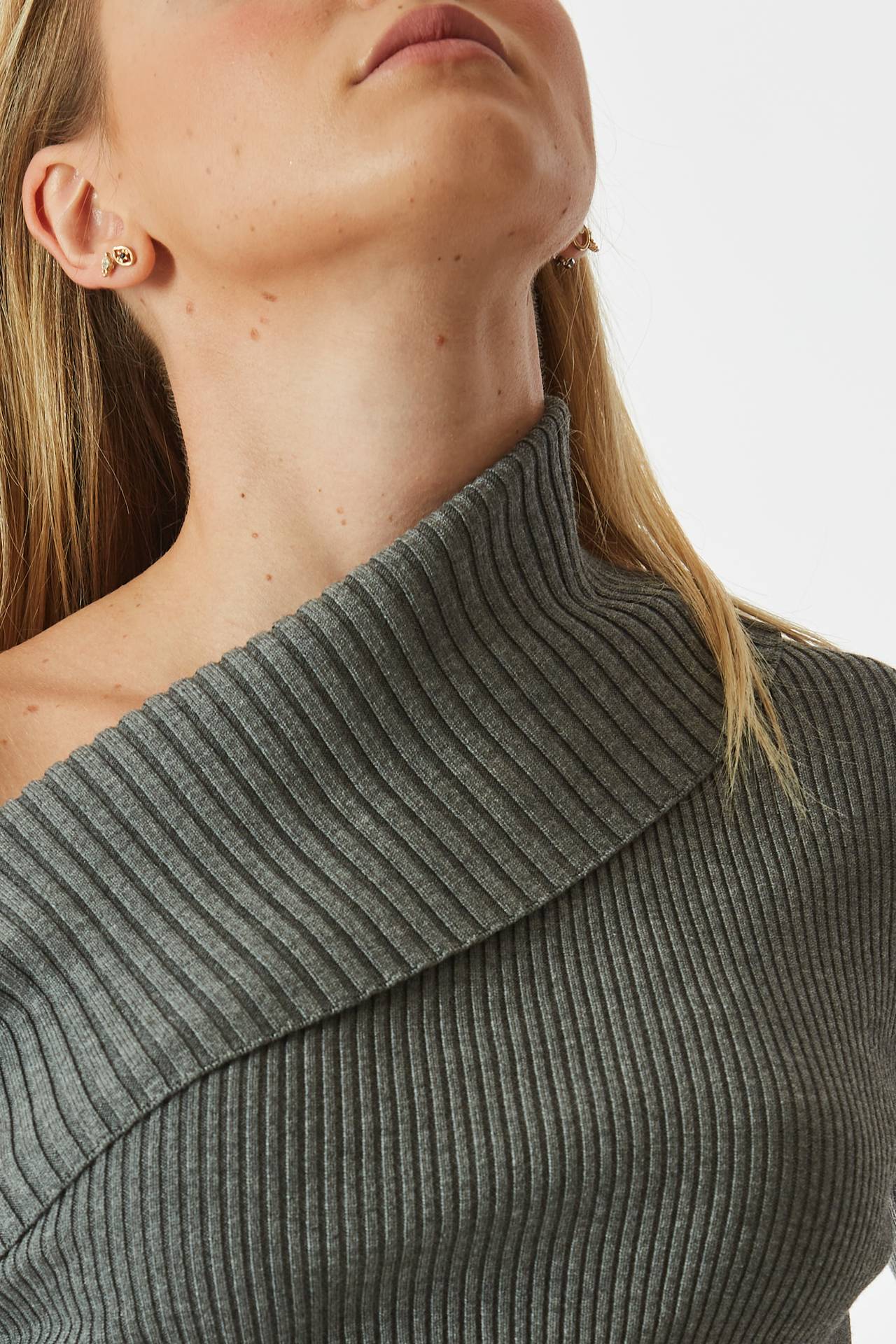 Maglia monospalla grigia