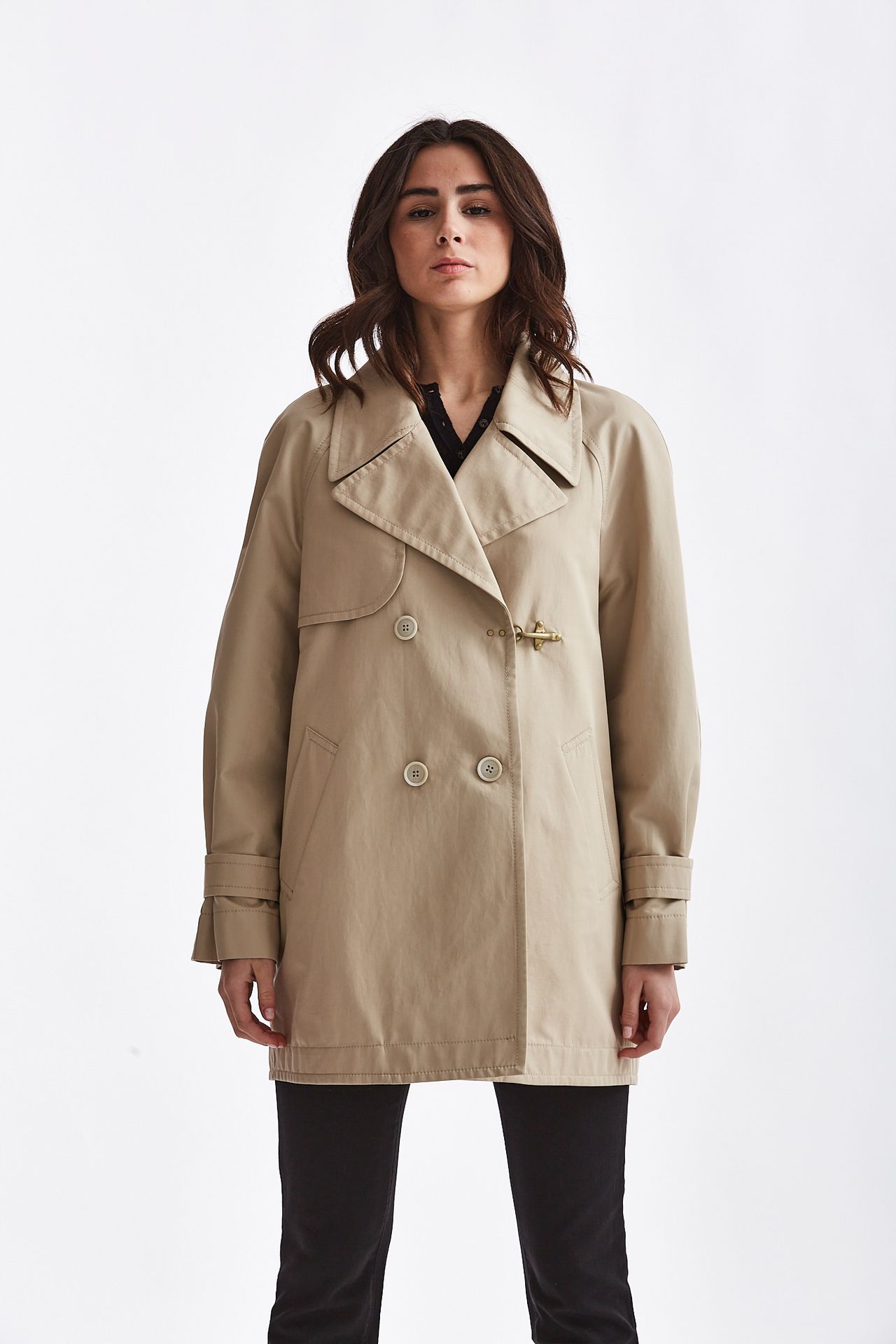 Trench over beige