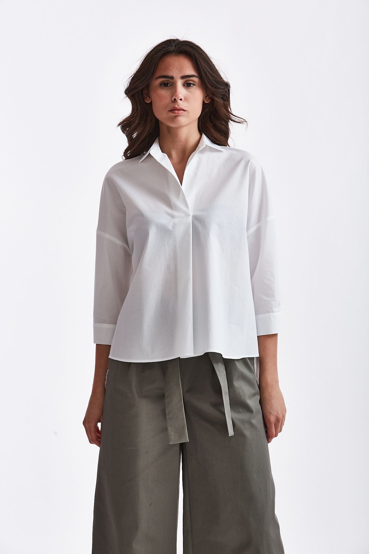 Camicia svasata in cotone bianco