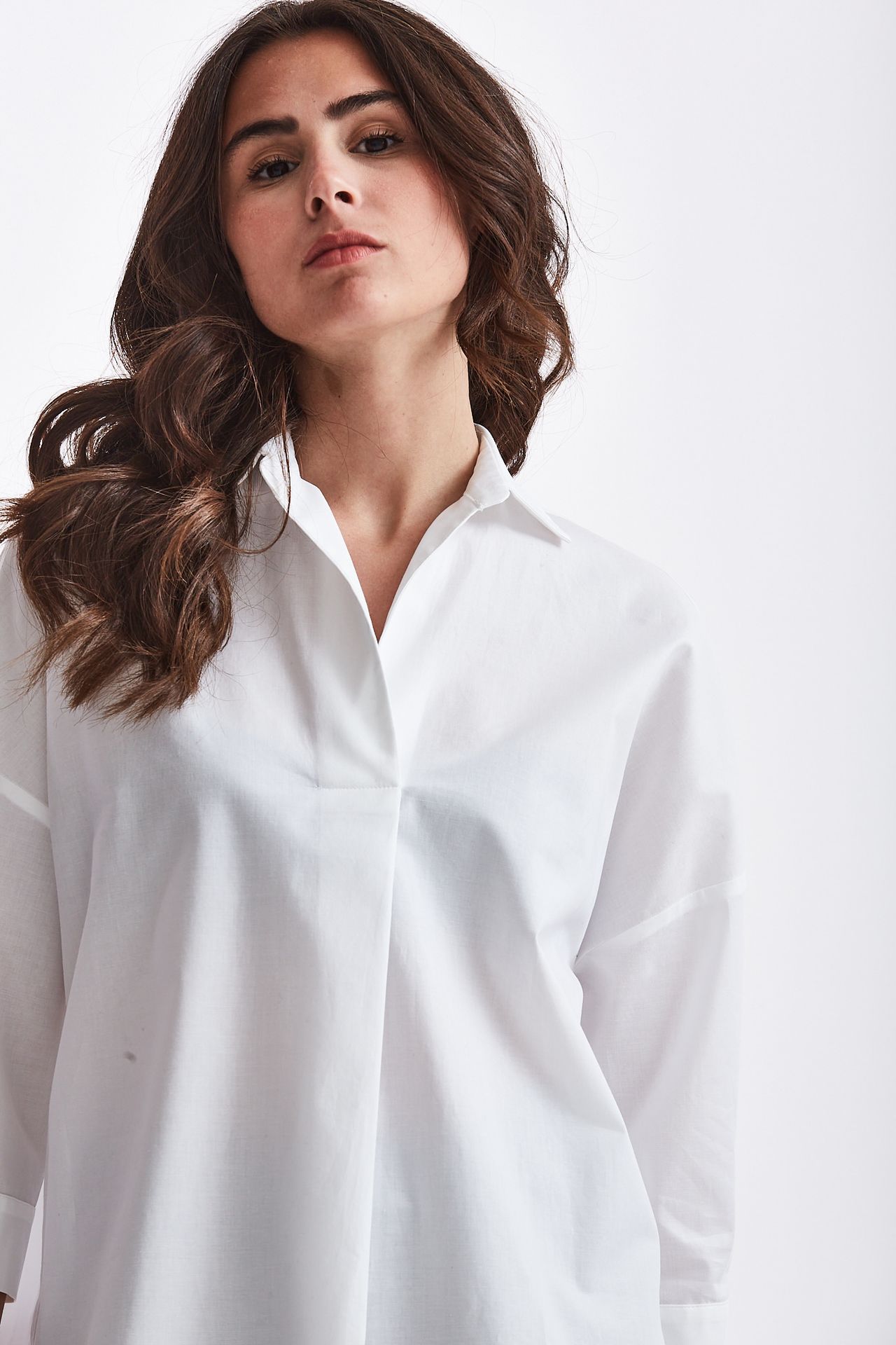 Camicia svasata in cotone bianco