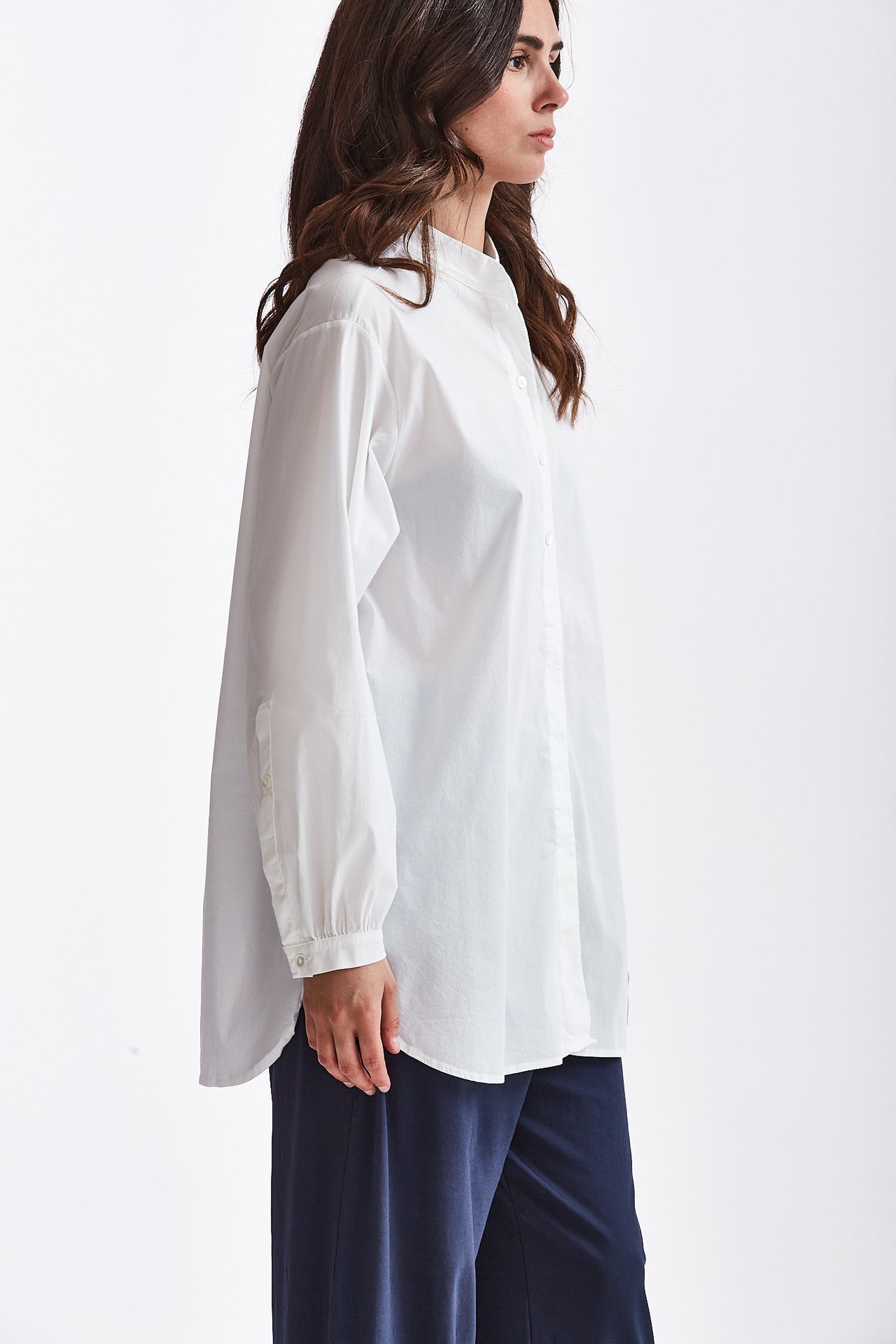 Camicia coreana over bianco