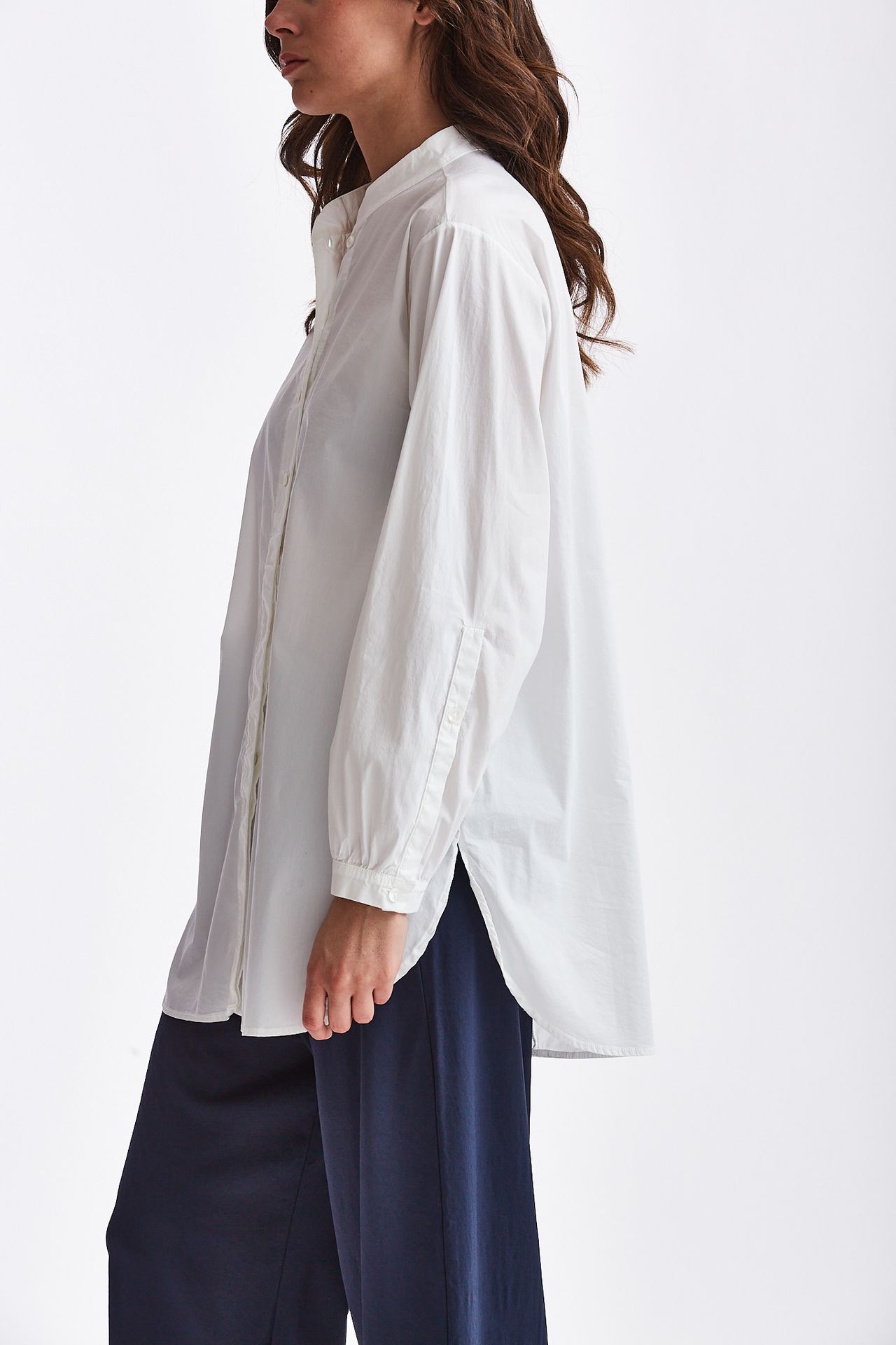 Camicia coreana over bianco