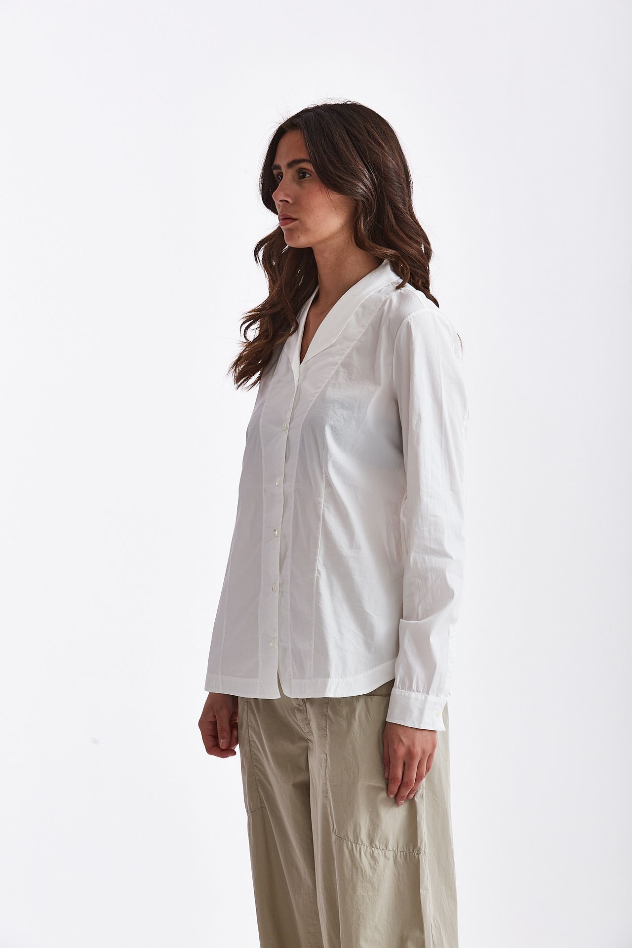 Camicia sciancrata in cotone bianco