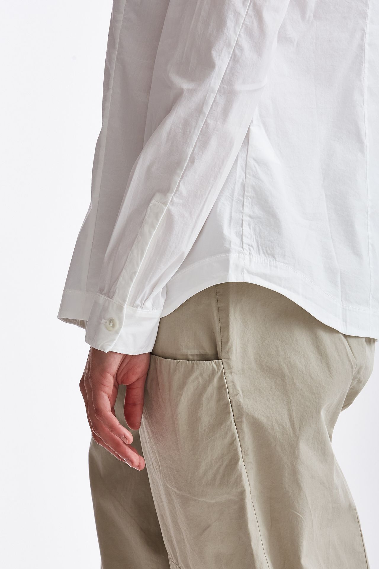 Camicia sciancrata in cotone bianco