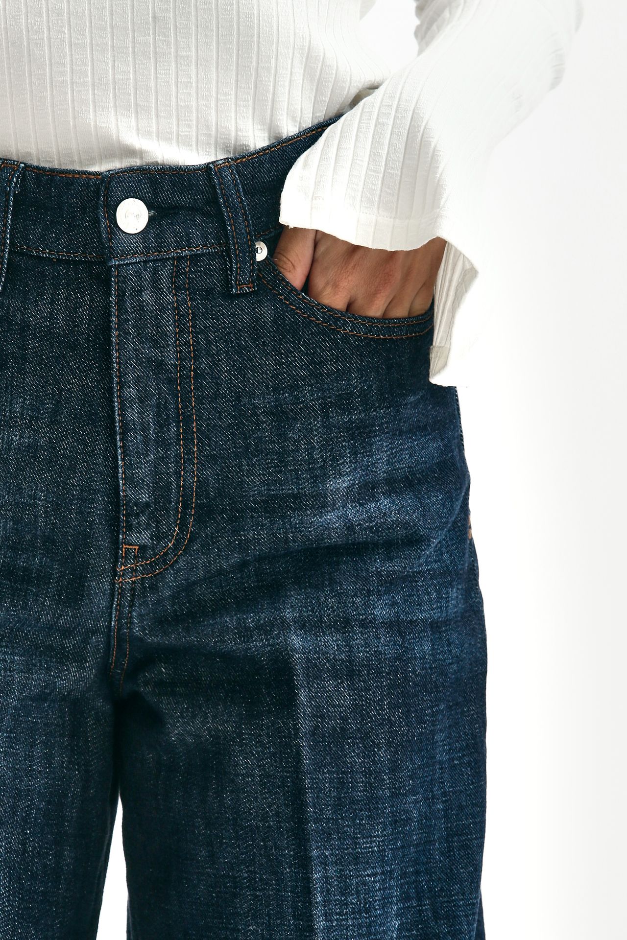 Outfit con jeans blu scuro deals