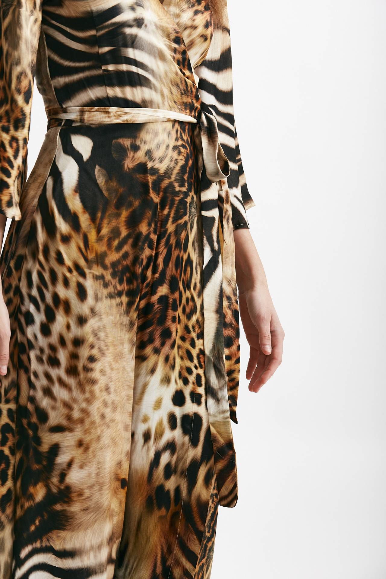 Abito wrap animalier scollo incrociato