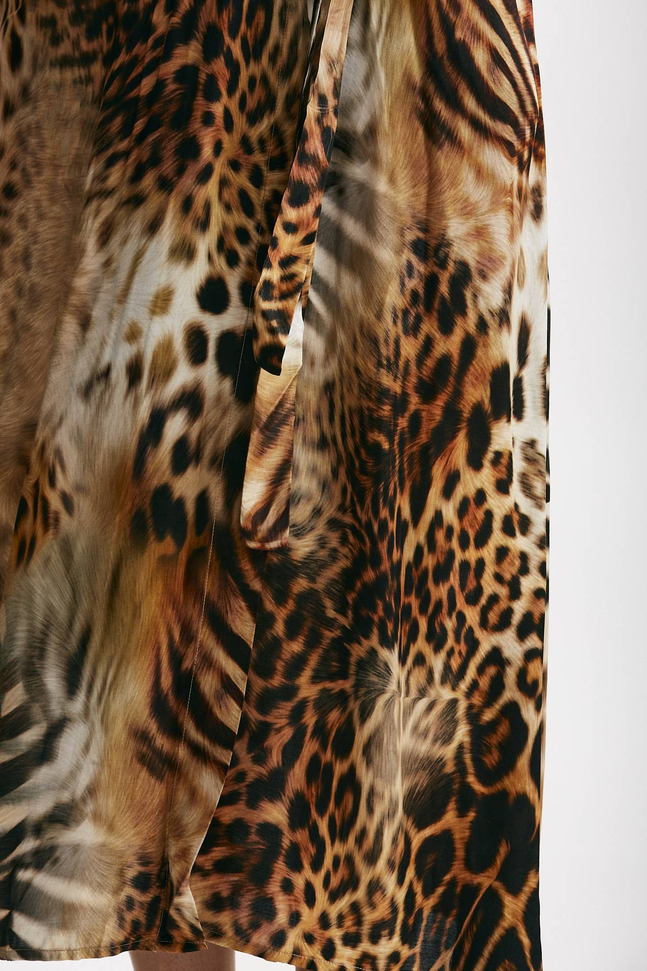 Abito wrap animalier scollo incrociato