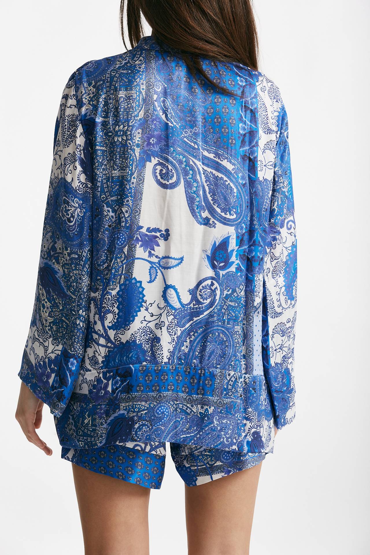 Kimono in fantasia azzurra blu e bianca