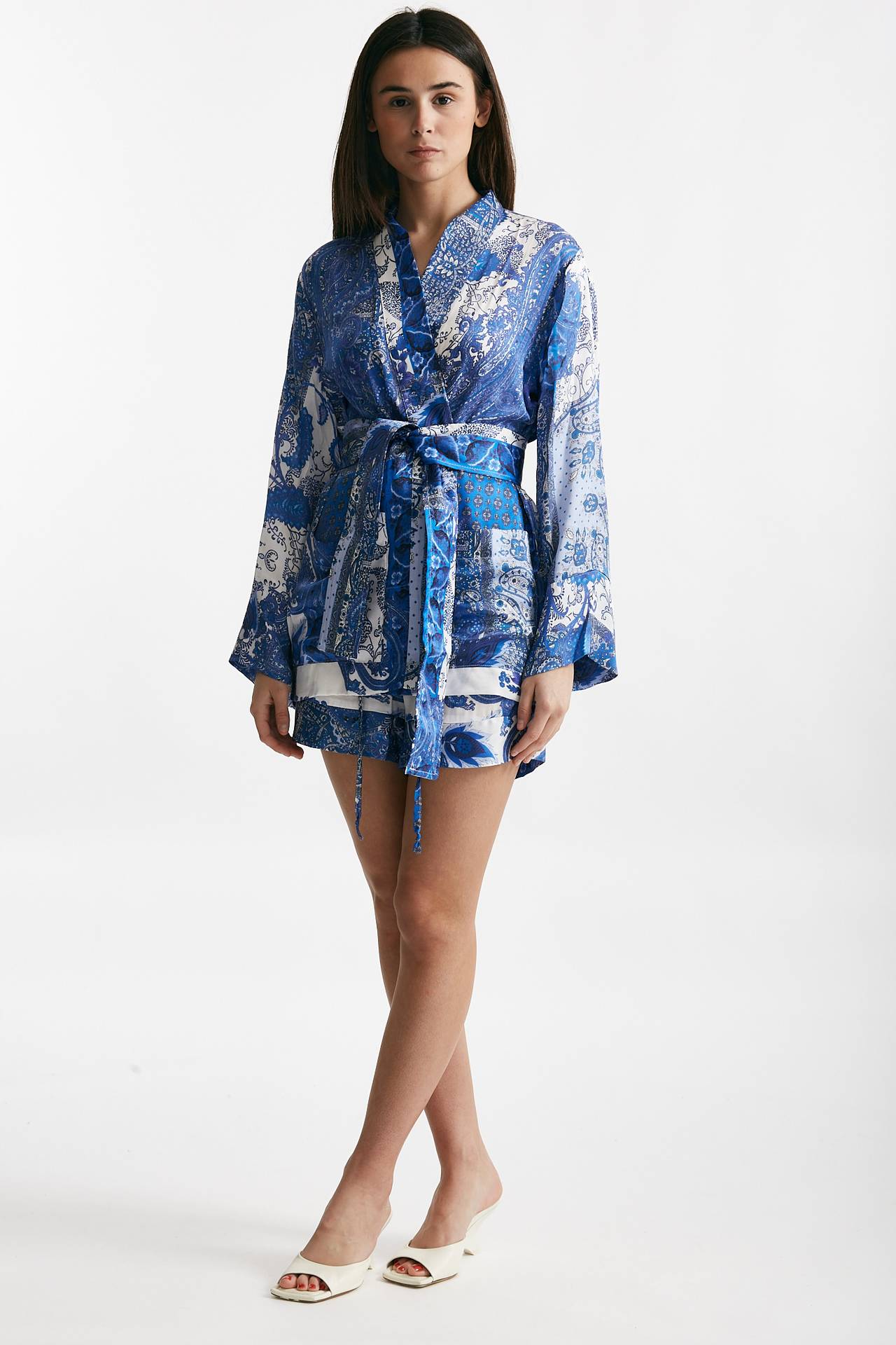Kimono in fantasia azzurra blu e bianca
