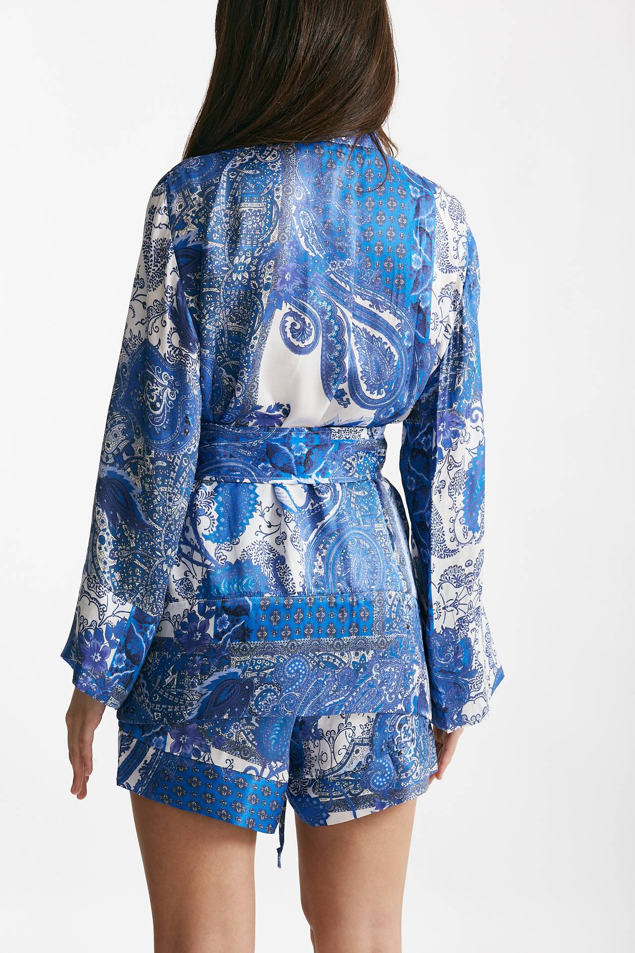 Kimono in fantasia azzurra blu e bianca