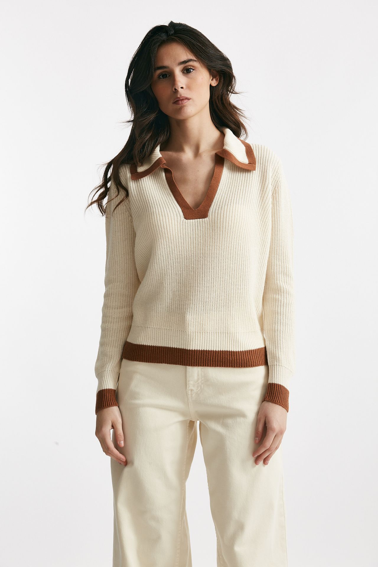 Maglia lavorata in cotone panna con profili bruciato