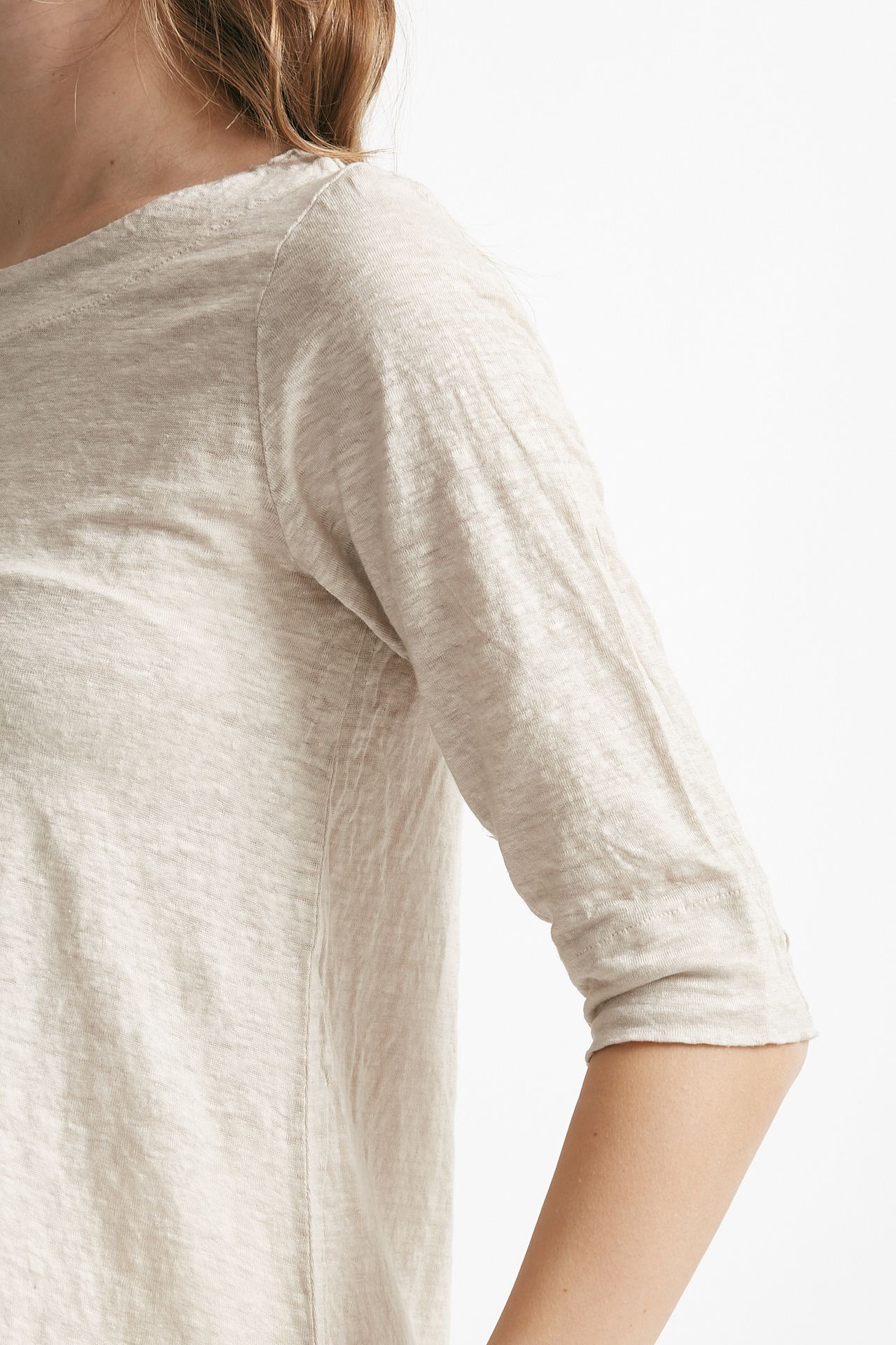 T-shirt in lino beige scollo tondo