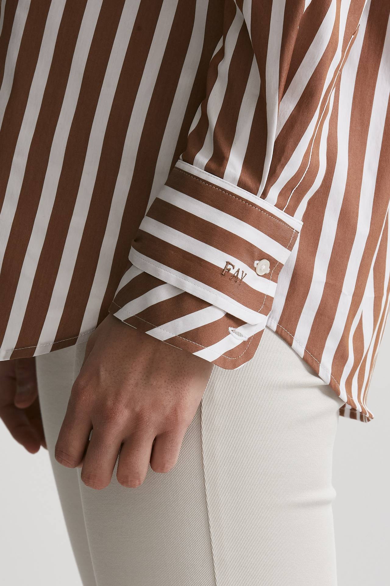 Camicia in cotone stretch a righe bianco/marrone
