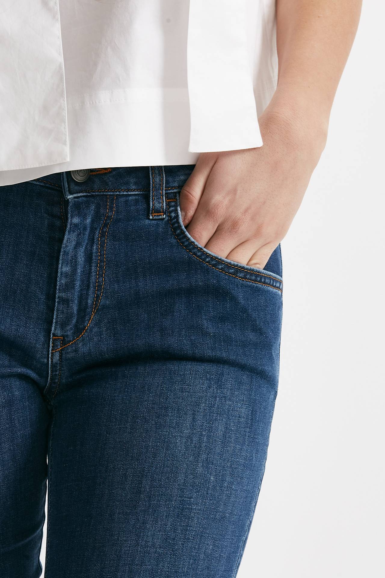 Jeans a trombetta lavaggio medio scuro