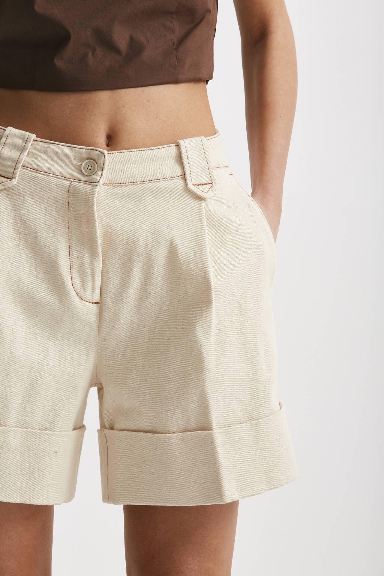 Bermuda in cotone panna vita alta