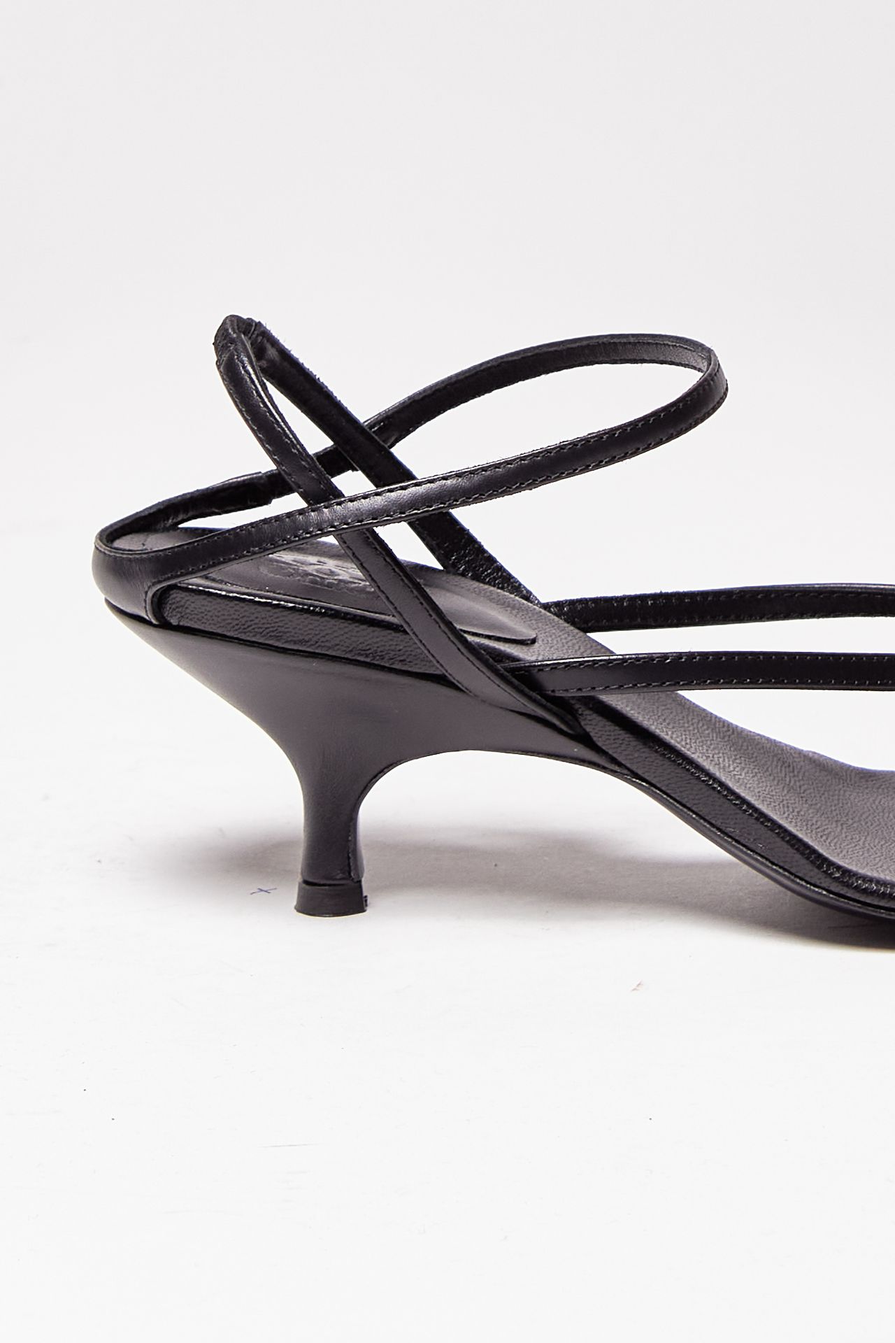 Sandalo intrecciato in pelle THE THONG nero
